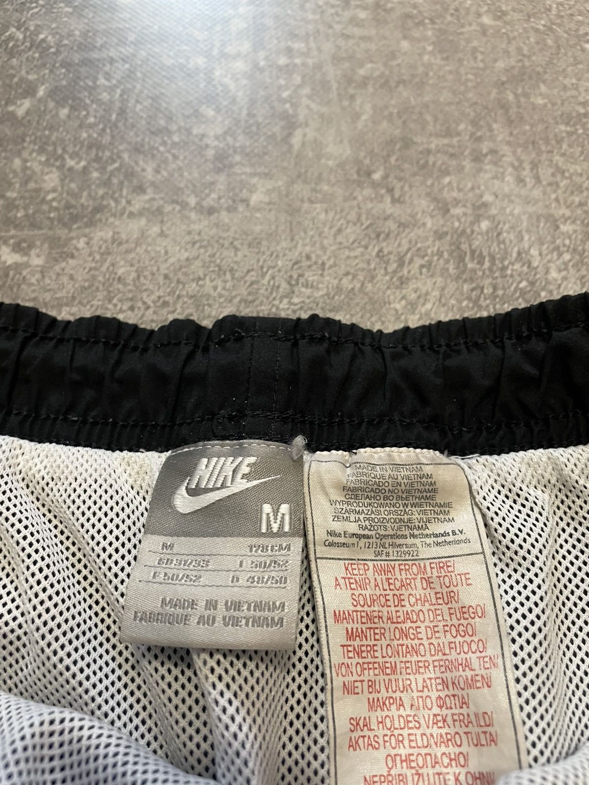 Nike × Vintage Vintage Nike Black Nylon Parachute Shorts Y2K Size M Size US 32 / EU 48 - 9 Thumbnail