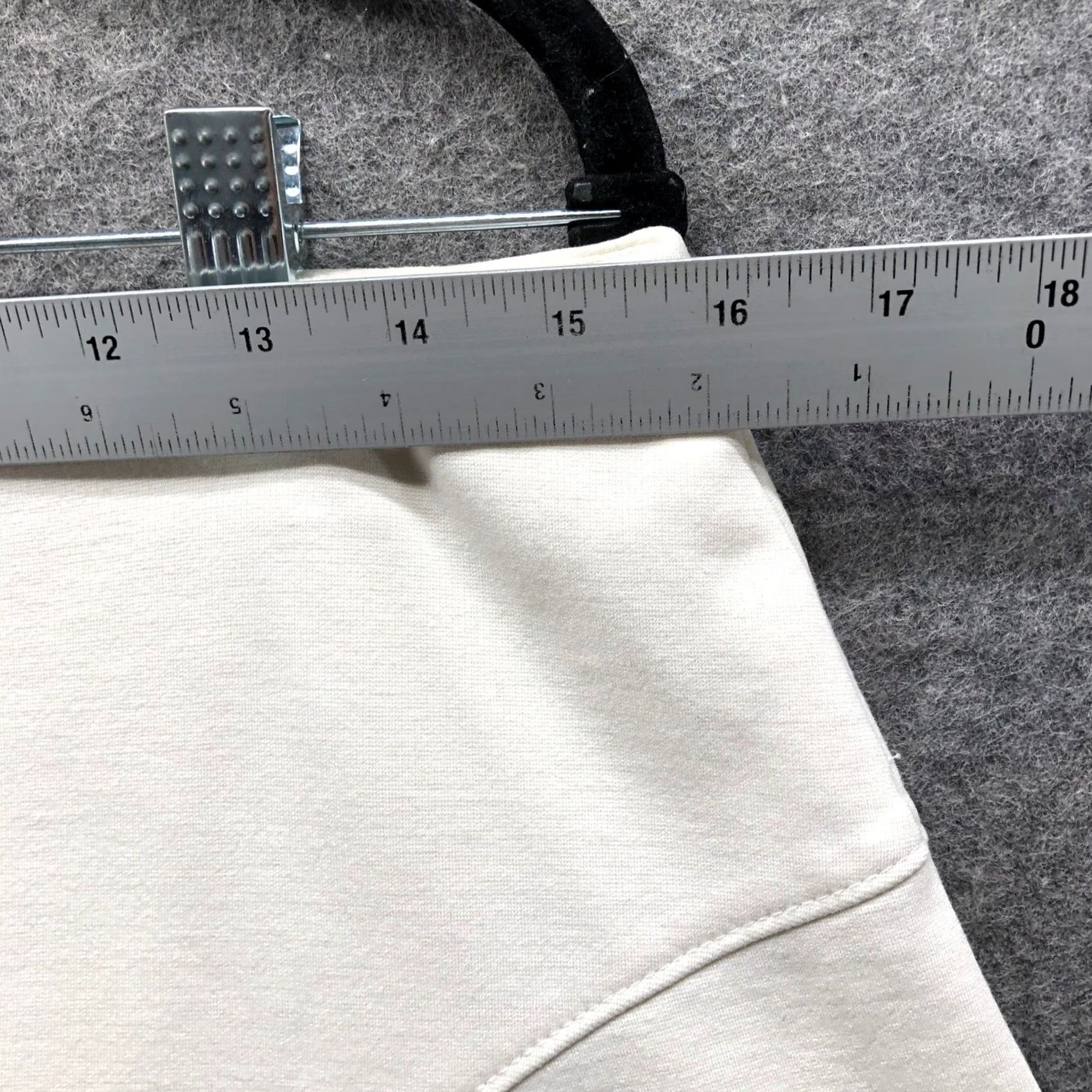 Banana Republic Banana Republic Flared Mini Skirt Womens 8 White Ivory Side Zip Ponte Stretch Skirt Zipper Solid Knit Sretchable Casual Formal Regular Image: N/A Size 30" / US 8 / IT 44 - 6 Thumbnail