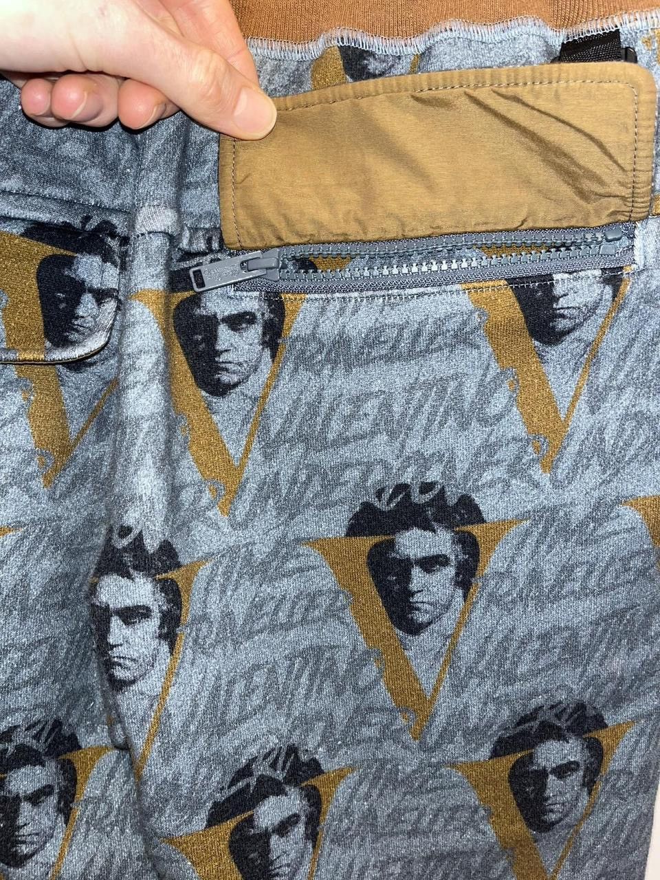 Undercover × Valentino V Face Logo Allover Print Joggers Size US 28 / EU 44 - 5 Thumbnail