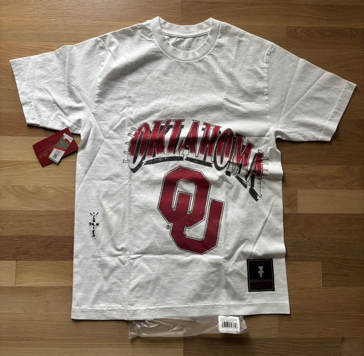 Mitchell & Ness × Travis Scott Travis Scott Michell & Ness Oklahoma Handdrawn Tee Size US M / EU 48-50 / 2 - 1 Thumbnail