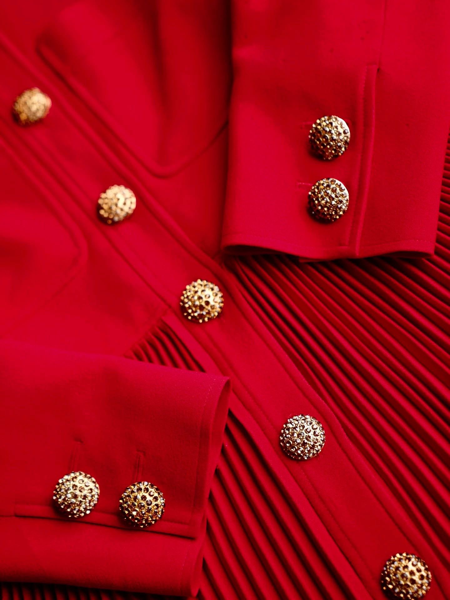 Valentino Valentino Vintage Wool Pleated Red Gemstone Button Blazer Size M / US 6-8 / IT 42-44 - 2 Thumbnail