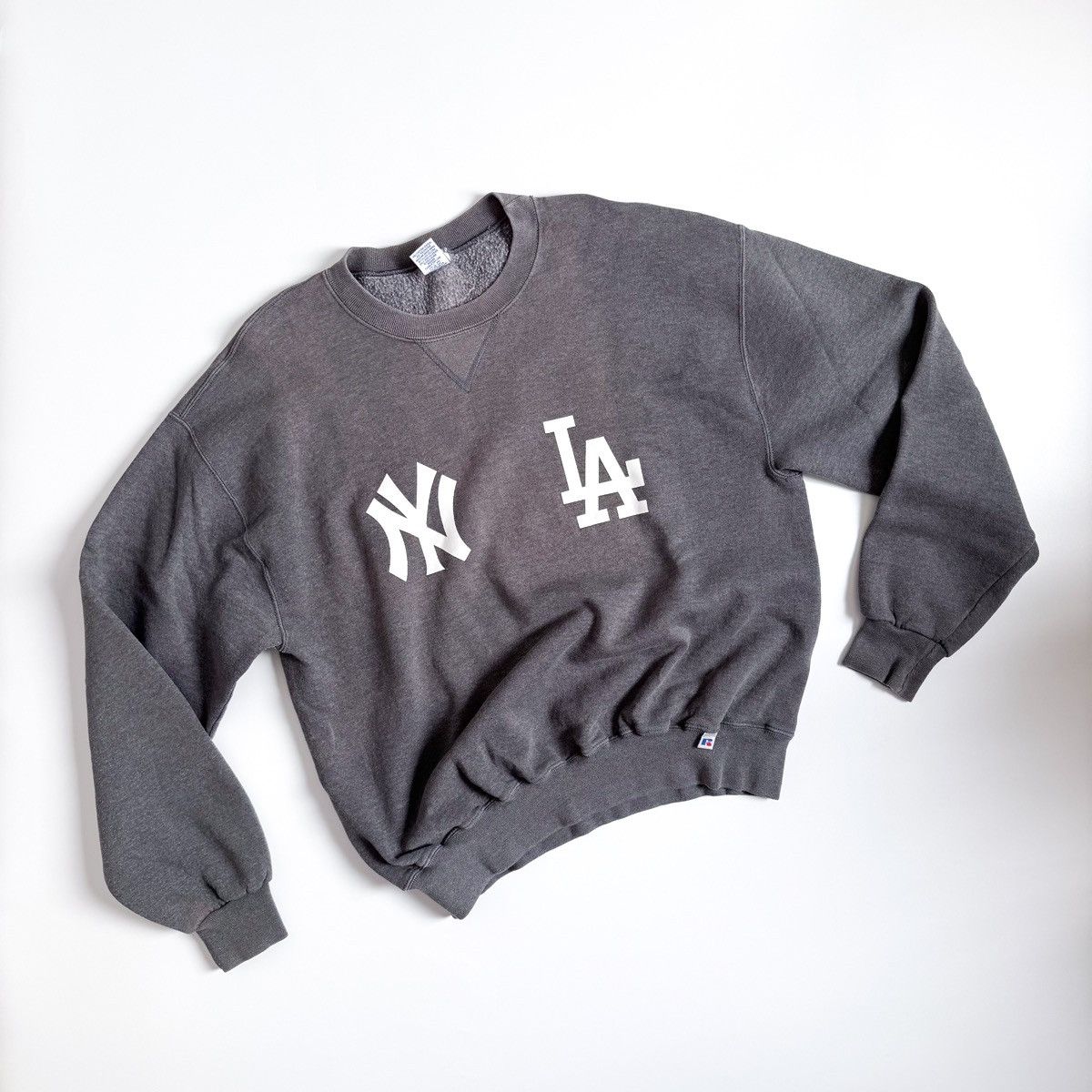Russell Athletic Russell Athletic NY LA Sweater Size US L / EU 52-54 / 3 - 1 Thumbnail