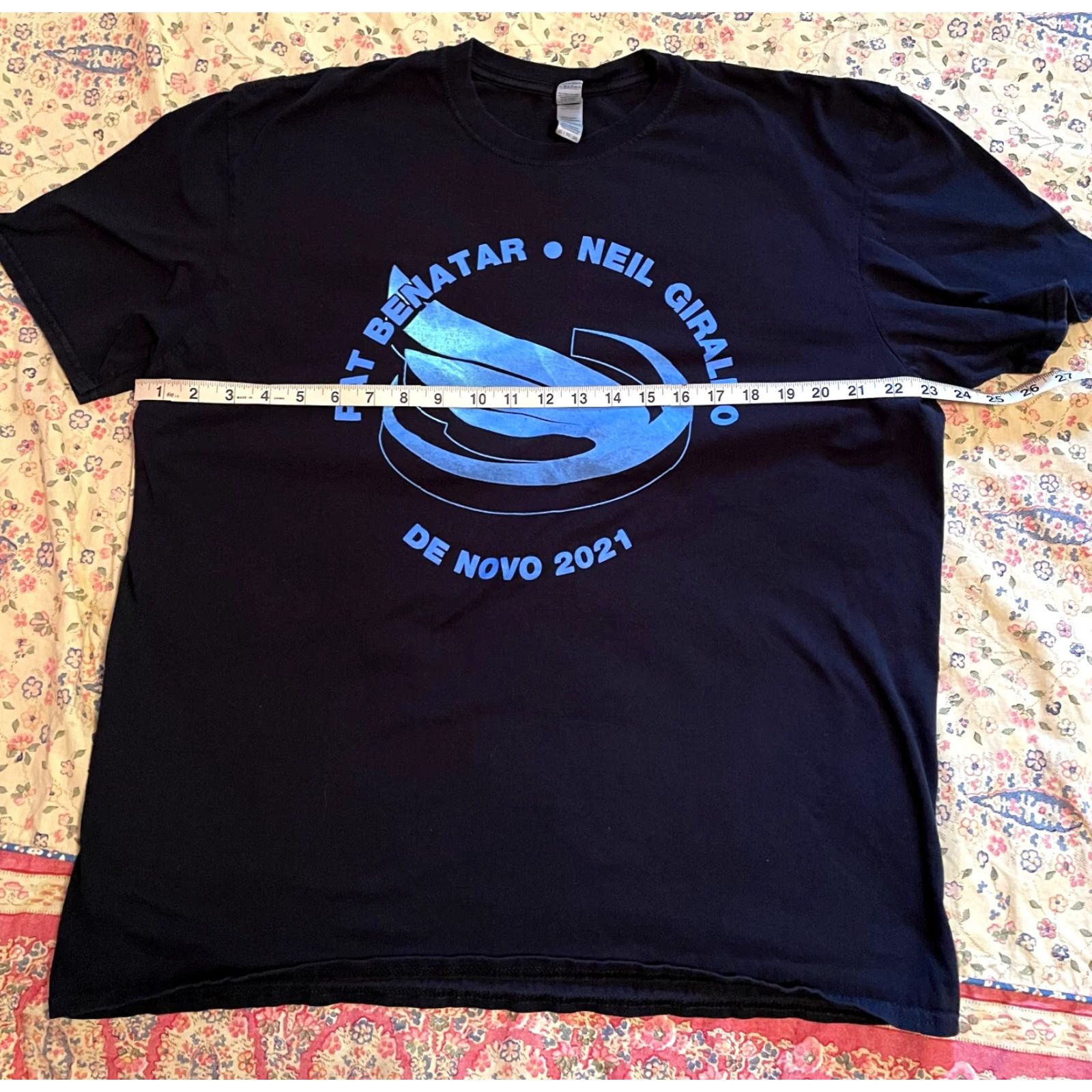 Gildan Pat Benatar Neil Giraldo Novo 2021 tour t-shirt XL black Gildan Short Sleeve Crew Neck Men Logo Hall of Fame Size US XL / EU 56 / 4 - 4 Thumbnail