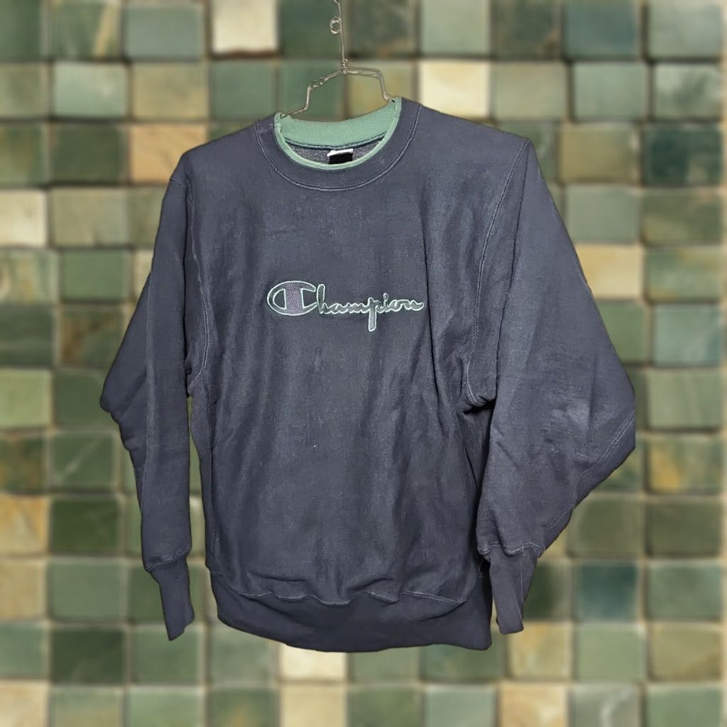Champion VINTAGE Champion Reverse Weave Navy Crewneck Sweatshirt XL Men 90s Sportswear Streetwear USA Navy Blue Embroidered Logo Pullover Adult Size XL Size US XL / EU 56 / 4 - 1 Thumbnail