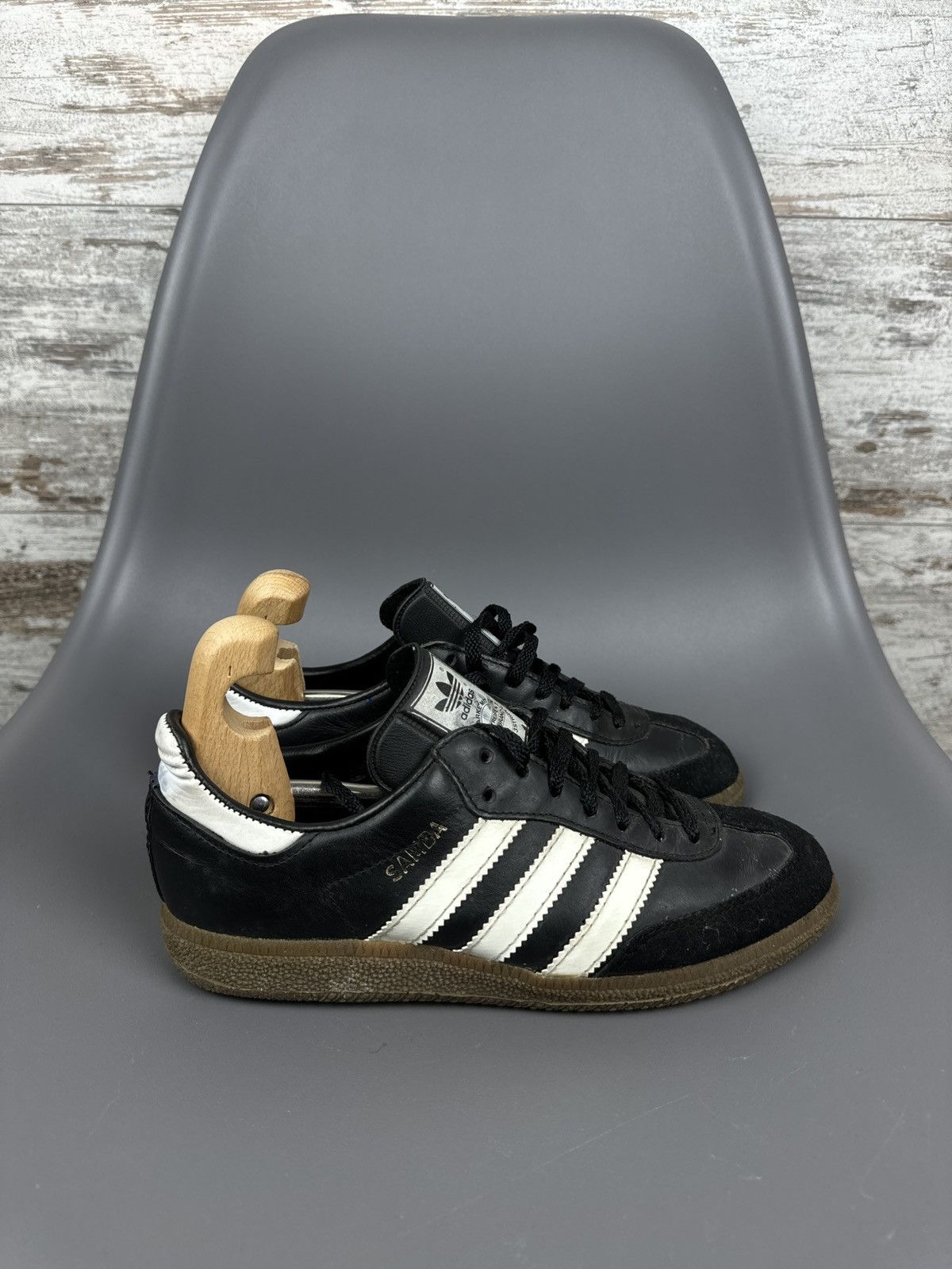 Adidas Women’s Vintage Adidas Samba Sneakers y2k rare size 38,5 Size US 6 / IT 36 - 12 Thumbnail