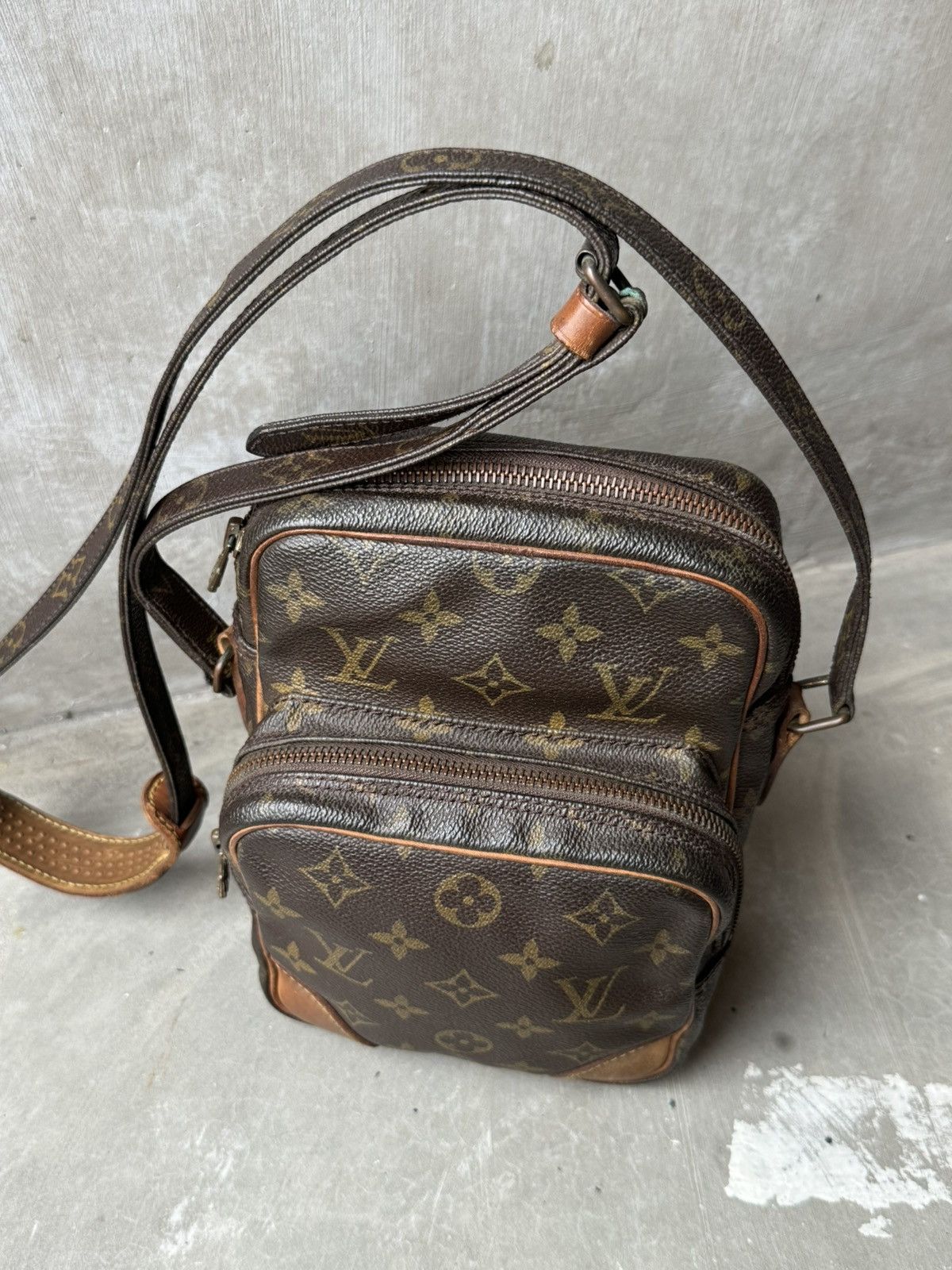 Louis Vuitton Louis Vuitton Amazon Canvas Shoulder Bag Size ONE SIZE - 3 Thumbnail