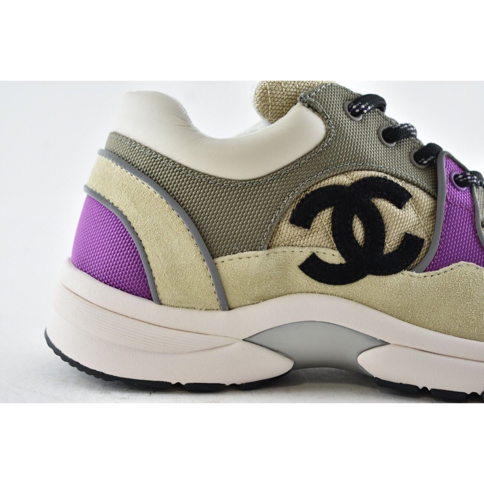 Chanel 21B White CC Logo Tie Flat Runner Trainer Sneaker 40 Size US 10 / IT 40 - 4 Thumbnail
