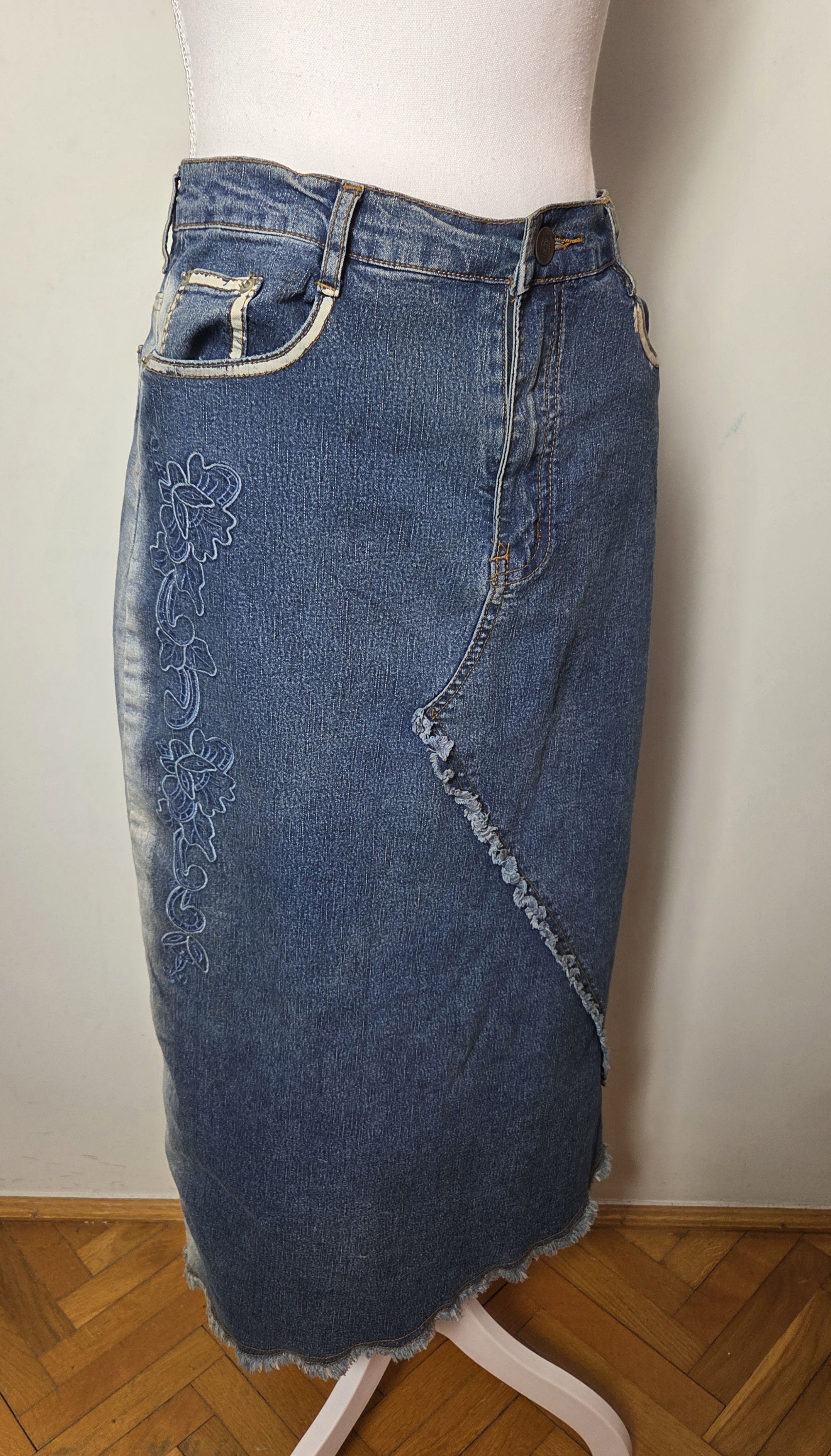 Japanese Brand vintage embroided y2k midi denim skirt Size 30" / US 8 / IT 44 - 5 Thumbnail