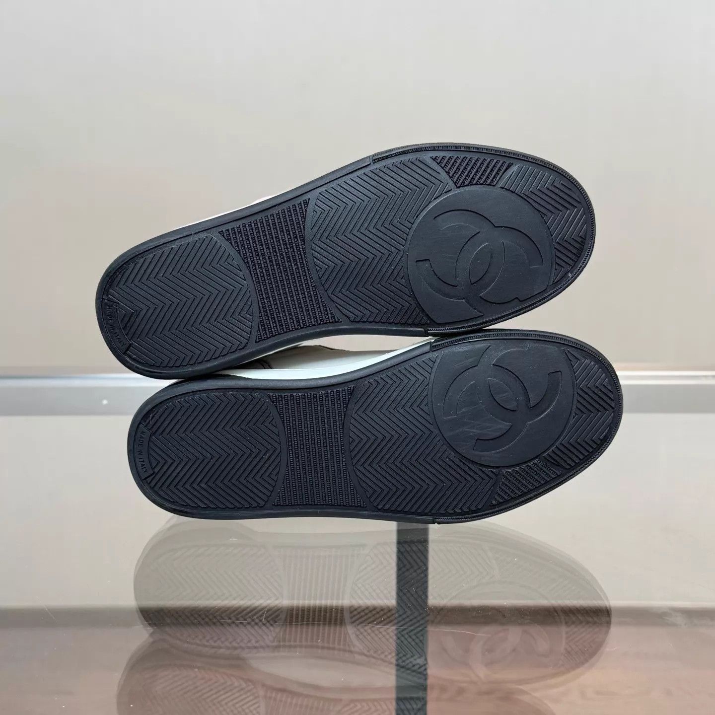 Chanel Chanel 24S Black/White/Gray Suede Color Blocked Sneaker 36 Size US 5.5 / IT 35.5 - 7 Thumbnail
