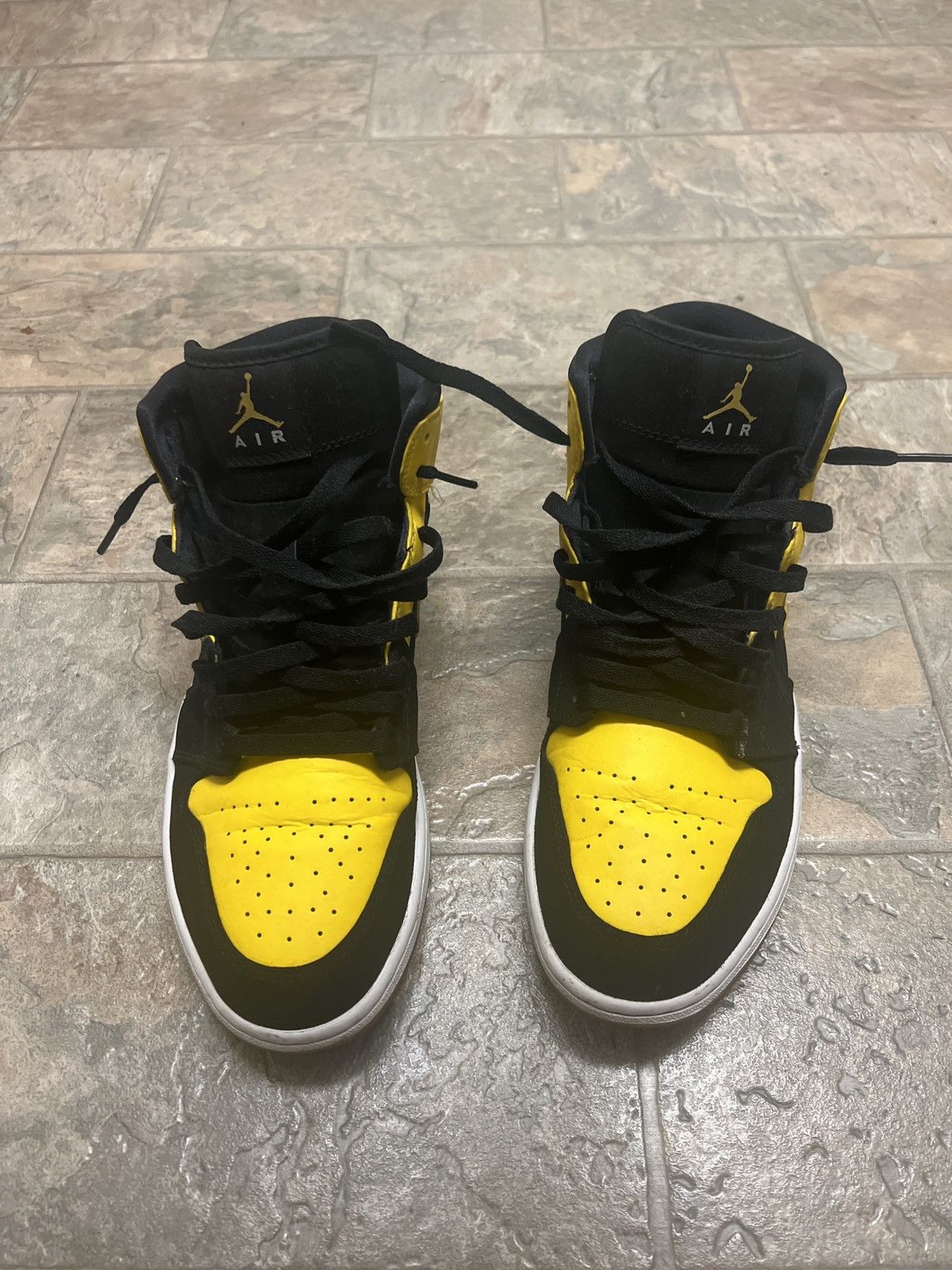 Jordan Brand Air Jordan 1s mid New Love Size US 11 / EU 44 - 4 Thumbnail