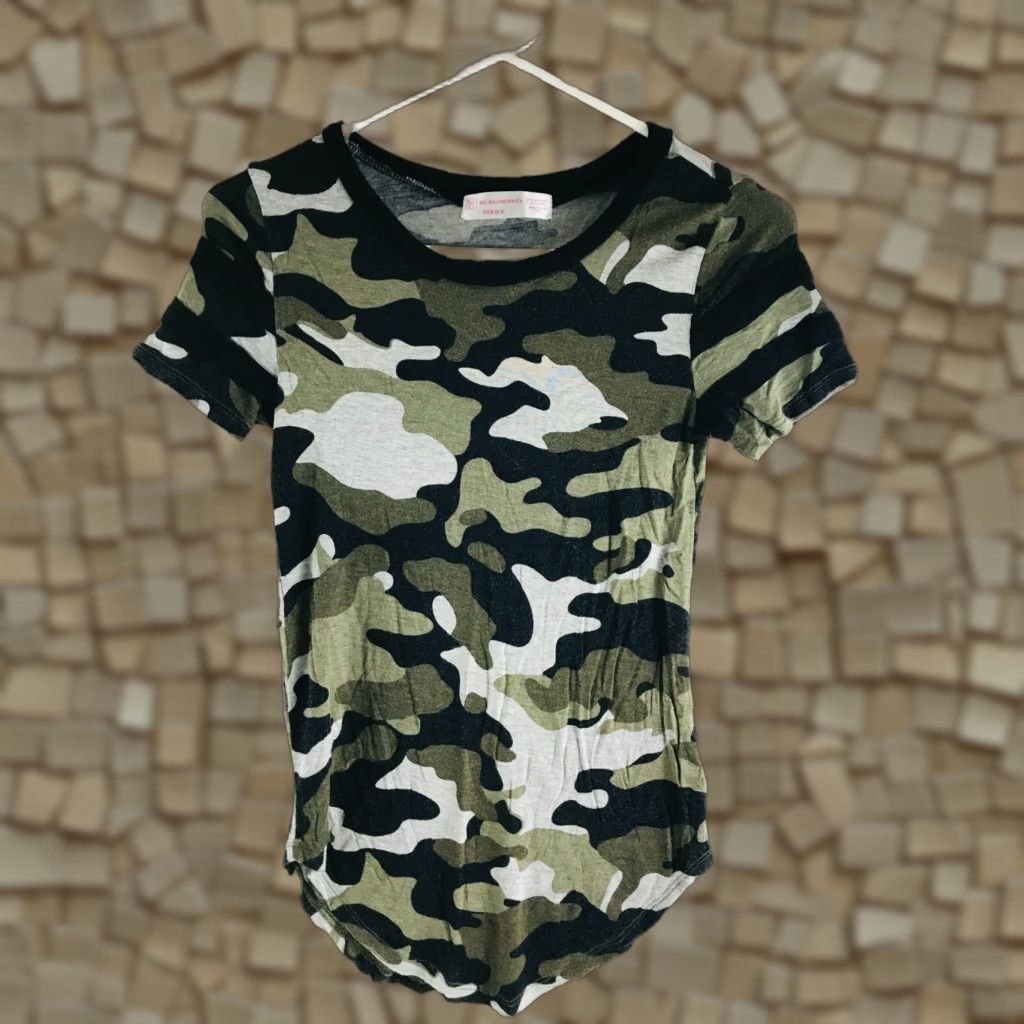 Vintage No Boundaries T-Shirt Women's Size Small (3-5) Green Black White Camo Round Neck Size S / US 4 / IT 40 - 1 Thumbnail