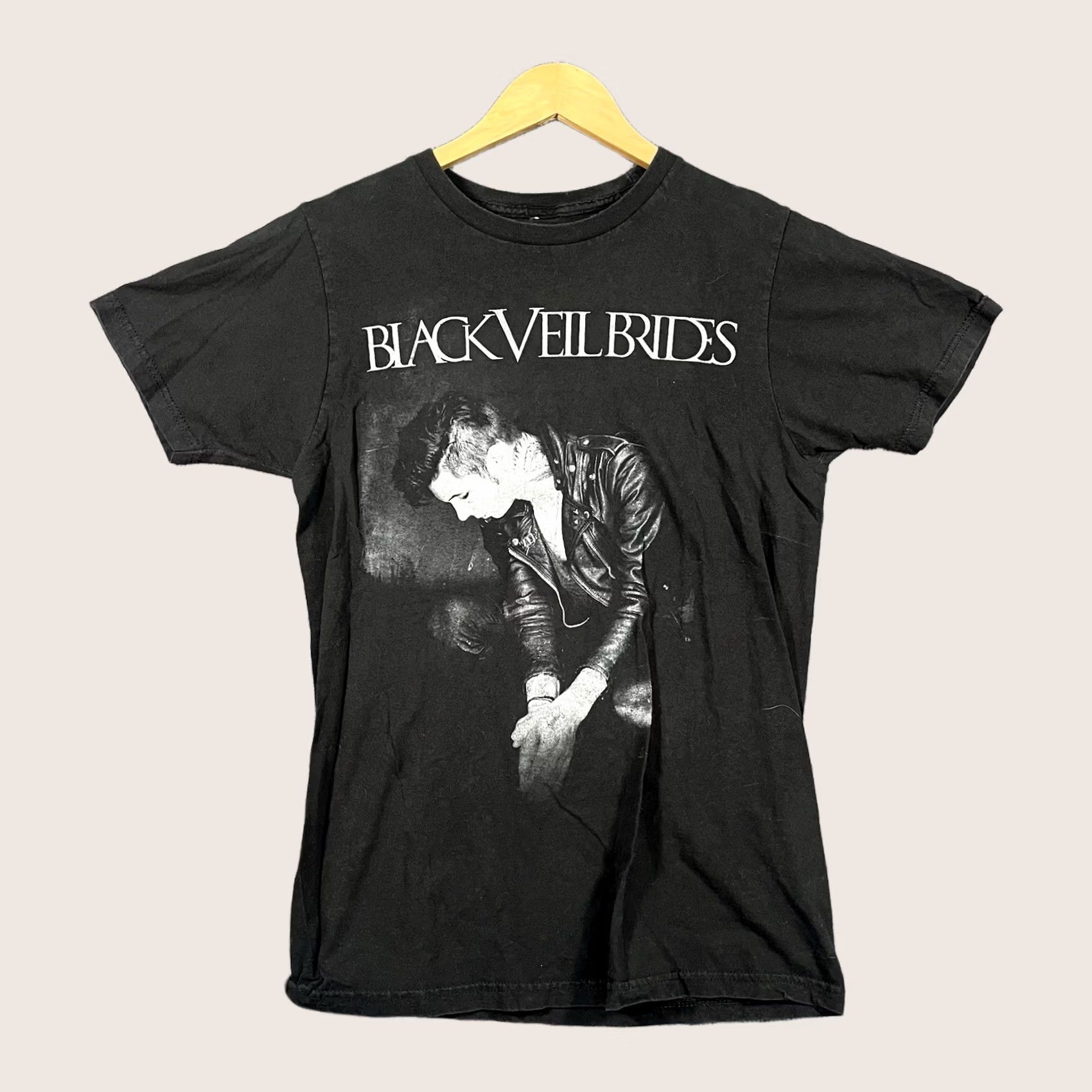Vintage VINTAGE Black Veil Brides T Shirt Mens M Black Emo Scene Deathcore Metal RARE Size US M / EU 48-50 / 2 - 1 Thumbnail