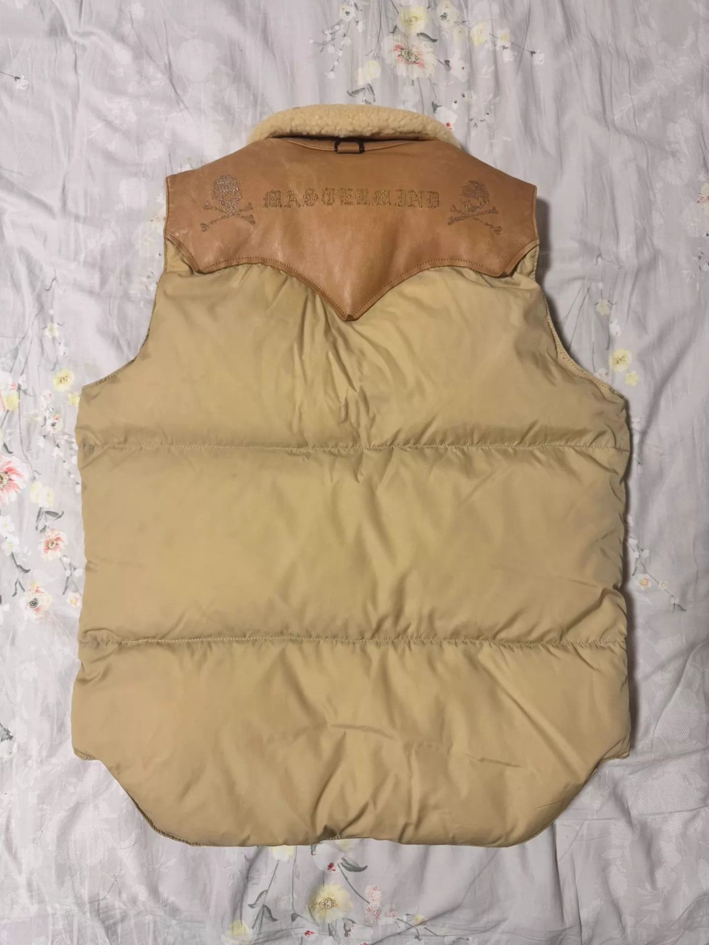 Rocky Mountain Featherbed Rocky Mountain x MMJ Khaki Lambskin Down Vest M (38) Size US S / EU 44-46 / 1 - 2 Thumbnail