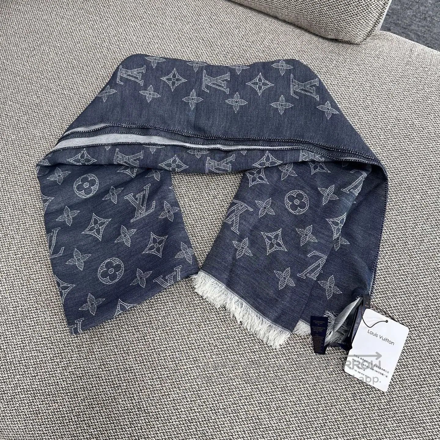 Louis Vuitton Louis Vuitton Blue Wool Scarf. Size ONE SIZE - 1 Thumbnail