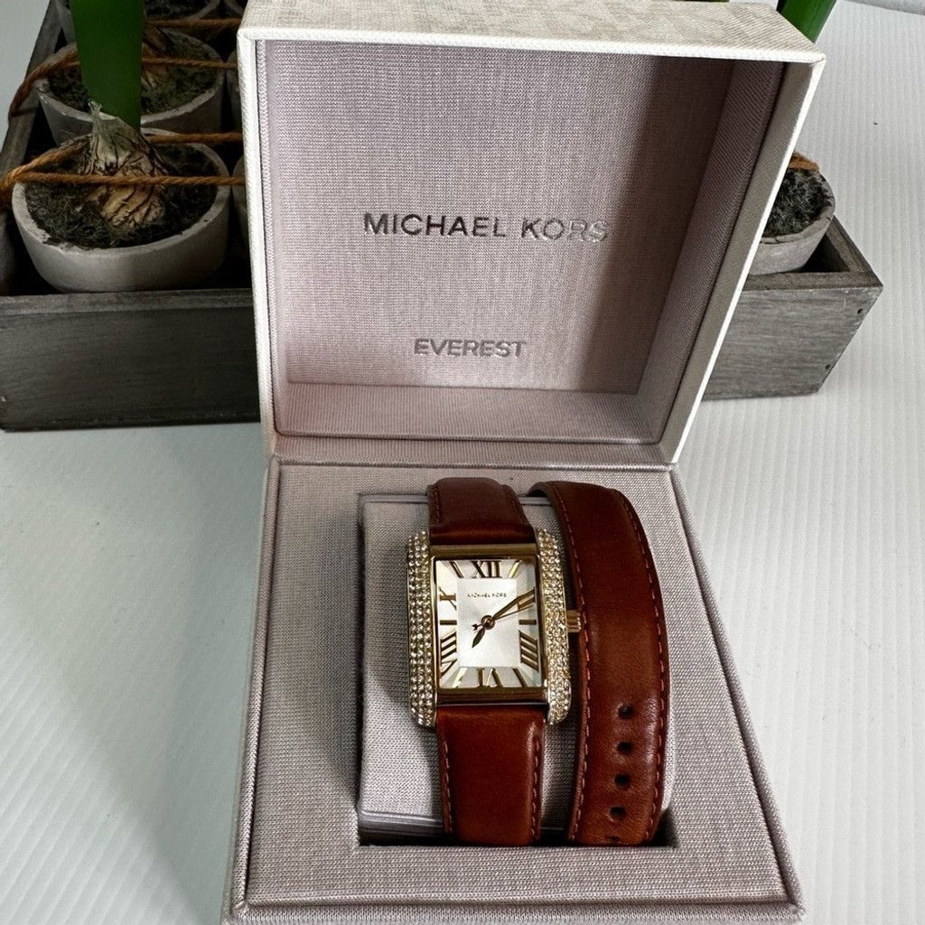 Michael Kors Michael Kors with double tan leather bands Size ONE SIZE - 1 Thumbnail