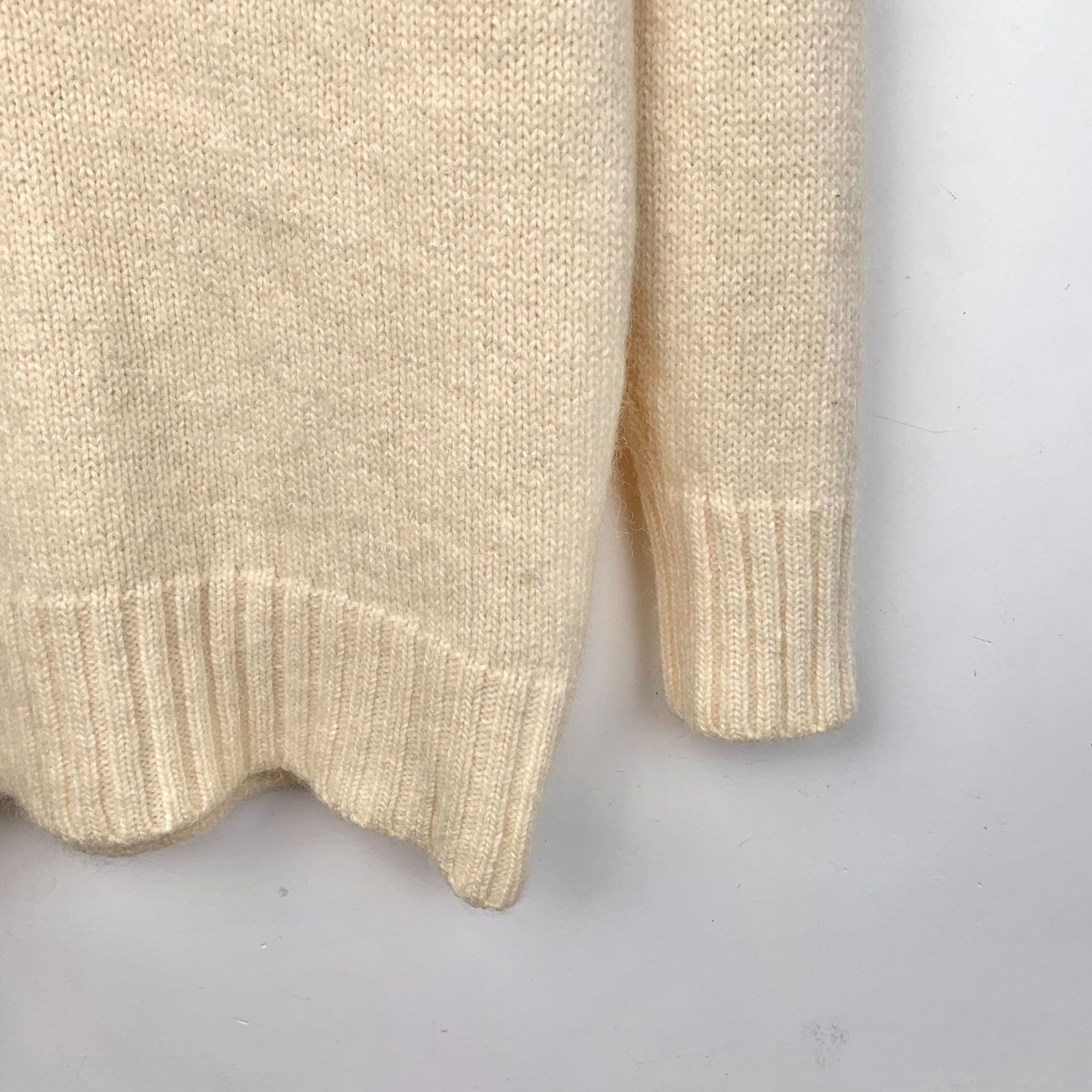 Prada H11998 Prada Womens V-Neck Knit Beige Sweater Size XS / US 0-2 / IT 36-38 - 4 Thumbnail