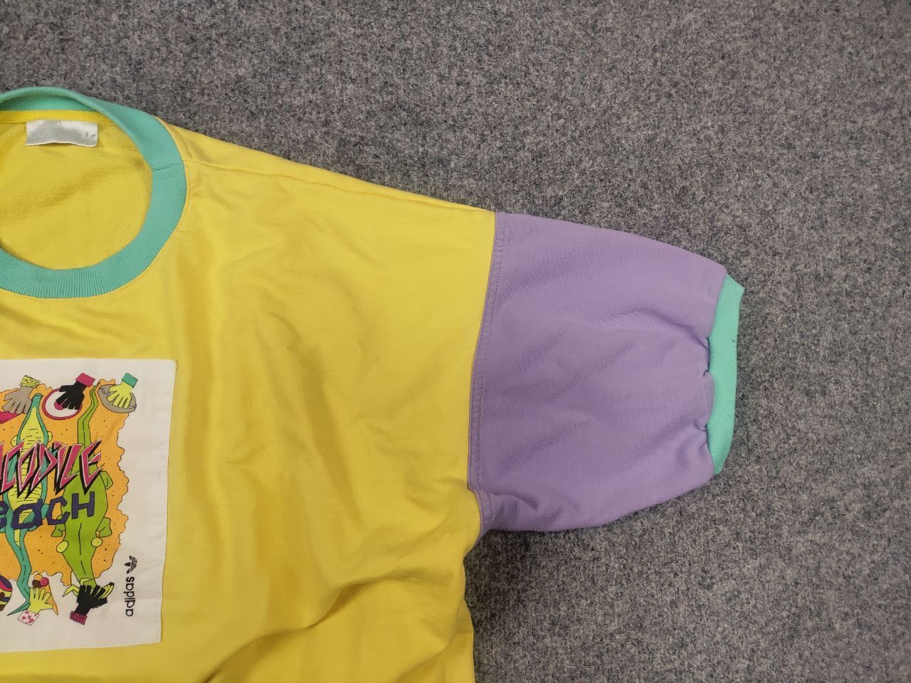 Adidas Rare Vintage 80's Adidas Originals Crocodile Beach T-Shirt Size US XL / EU 56 / 4 - 6 Thumbnail