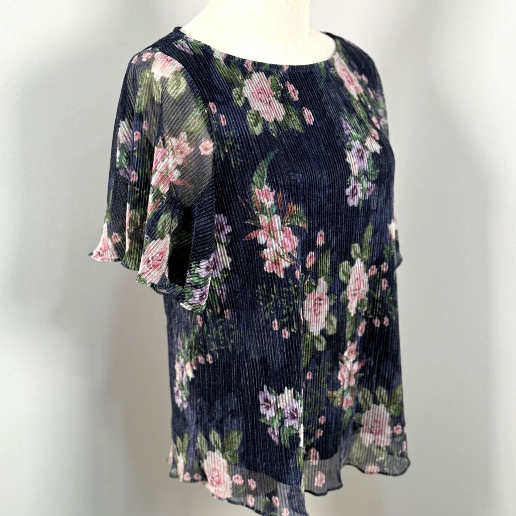 Adrianna Papell Adrianna Papell Blouse S Flutter Sleeve Crew Neck Pleated Floral Shimmer Navy Multicolor Top Size S / US 4 / IT 40 - 4 Thumbnail