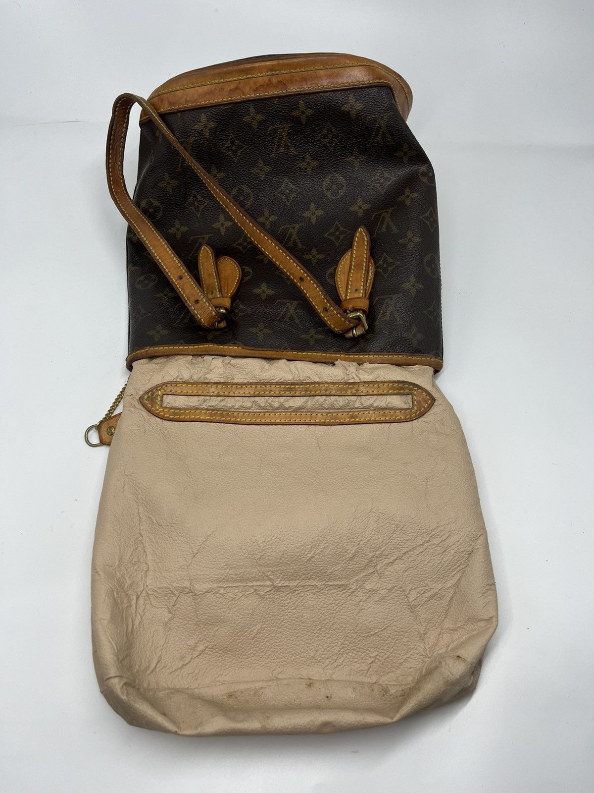 Louis Vuitton Authentic LOUIS VUITTON Bucket Bag Size ONE SIZE - 13 Thumbnail