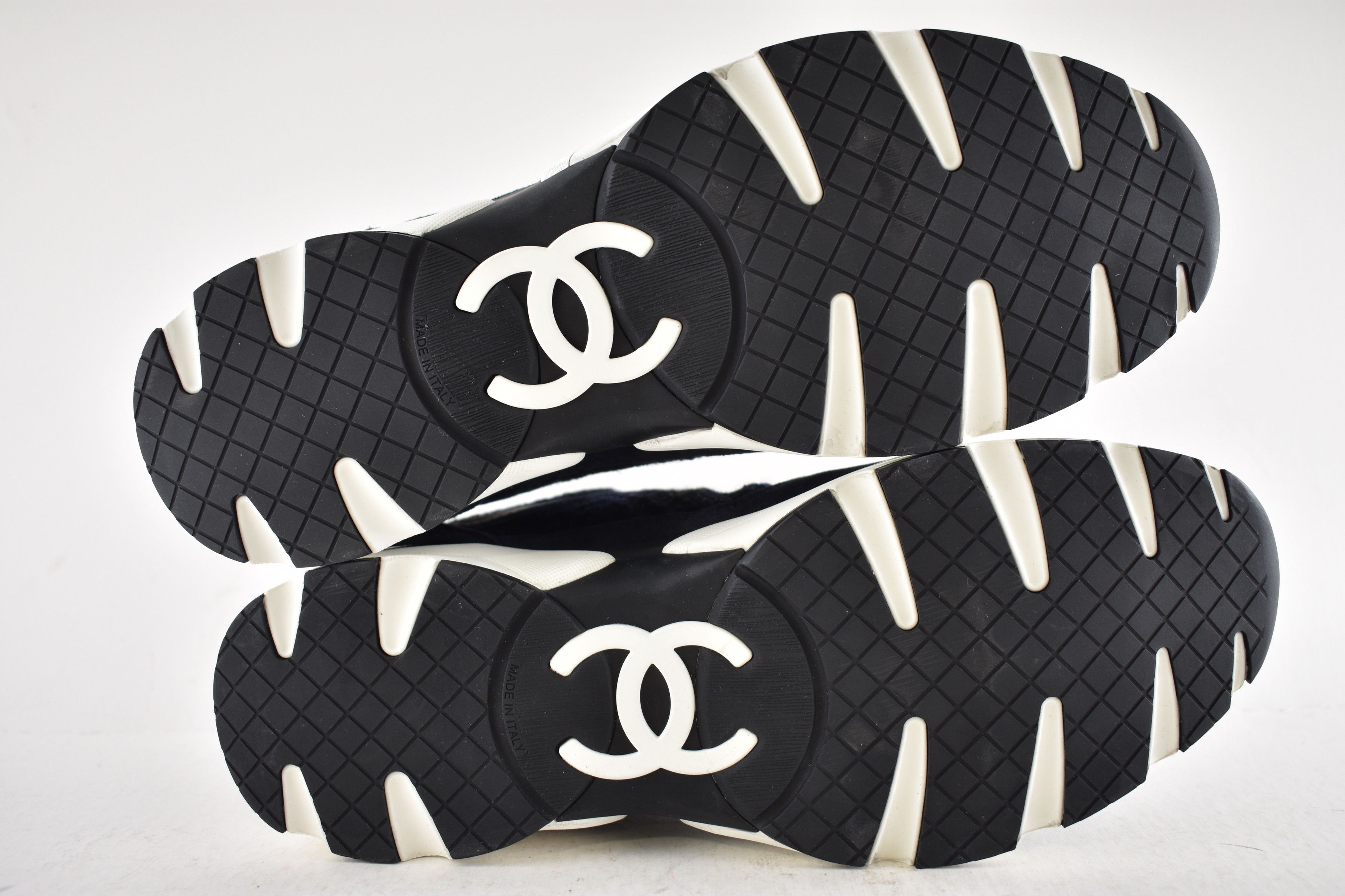 Chanel Chanel 24A Black Tweed Suede CC Logo Flat Trainer Sneaker 42 Size US 12 / IT 42 - 13 Thumbnail