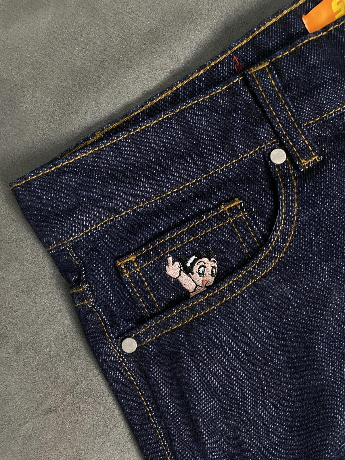 Japanese Brand Rare Astro Boy Graphic Design Denim Jeans 32 - Dark Wash Size US 34 / EU 50 - 3 Thumbnail