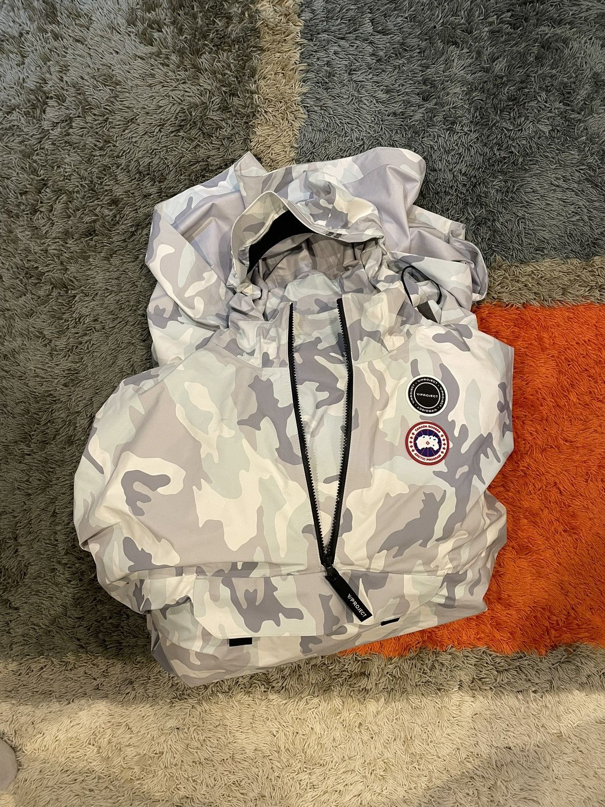 Canada Goose × Y/Project YPROJECT X CANADA GOOSE FIELD PANELLED PONCHO IN ICE CAMO Size US L / EU 52-54 / 3 - 1 Thumbnail