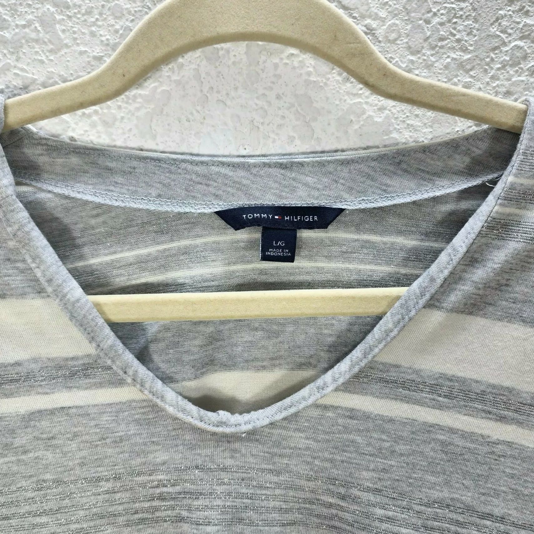 Tommy Hilfiger VINTAGE Women's Tommy Hilfiger Beige Gray Metallic Striped Shine Sweater Pullover Sz L Size L / US 10 / IT 46 - 4 Thumbnail