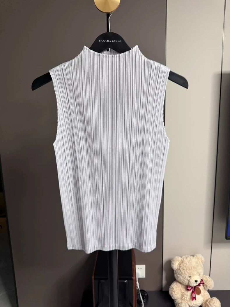 Issey Miyake Issey Miyake size:4 Light grey sleeveless high-neck pleate Size S / US 4 / IT 40 - 1 Thumbnail