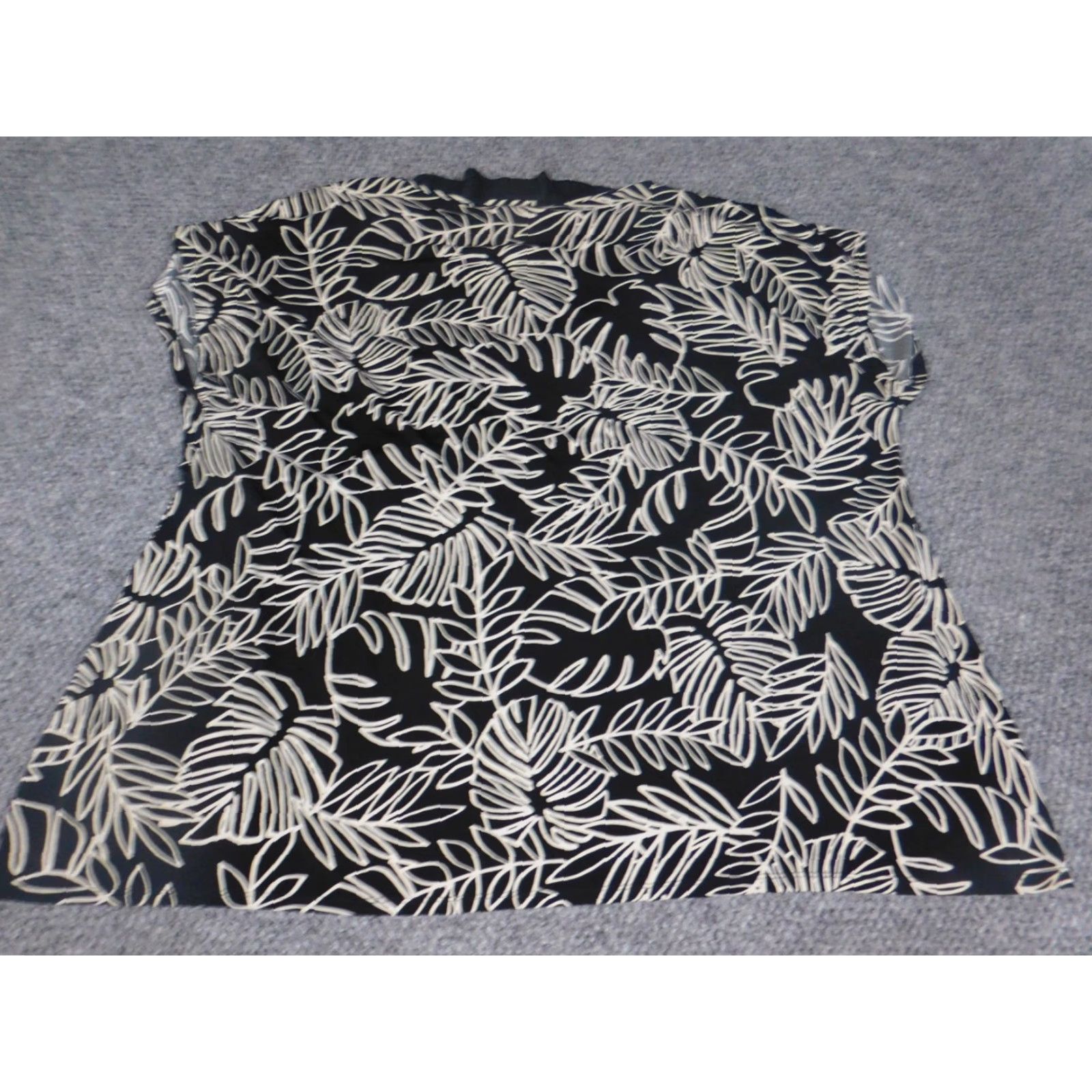 Vintage Lane Bryant Blouse Womens Plus 28 Black Floral Knit Sleeveless Button-Down Crew Neck ; Size 4XL / US 24-26 - 7 Thumbnail