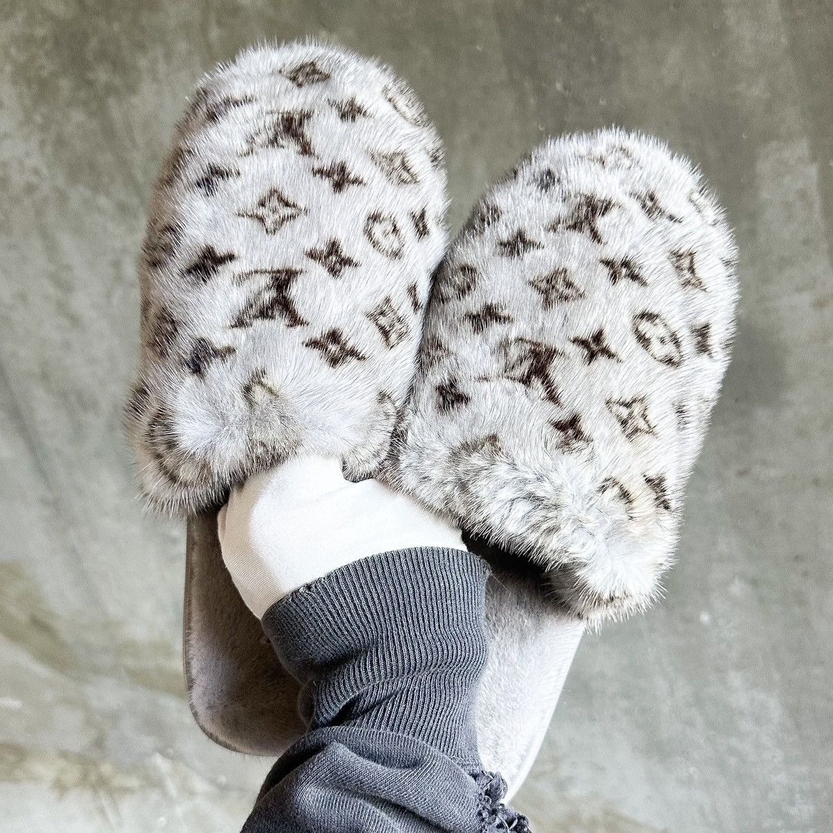 JAPAN EXCLUSIVE MINK FUR CLOG SLIPPERS