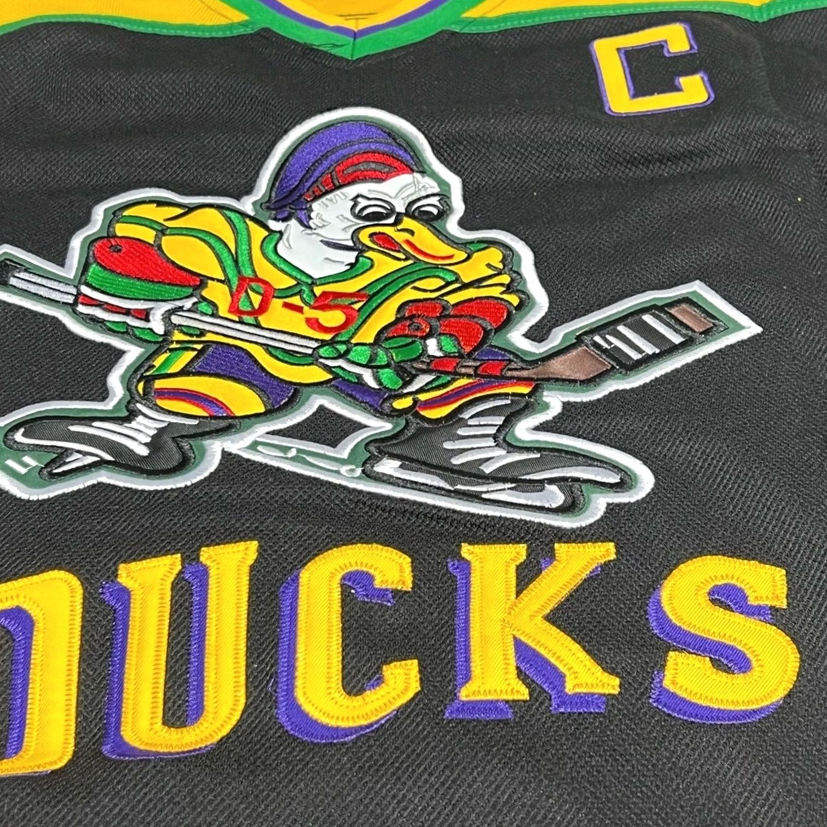 Vintage Charlie Conway Mighty Ducks Hockey Jersey XXXL Embroidered Fight Strap T-Shirt Mens Black 3XL Size US XXL / EU 58 / 5 - 3 Thumbnail