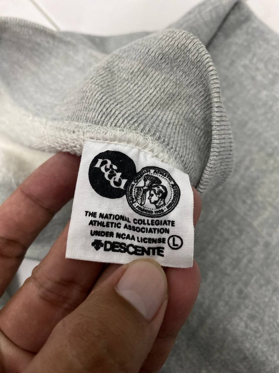 Descente vintage ucla bruins by descente grey sweatpants nice design Size US 37 - 6 Thumbnail