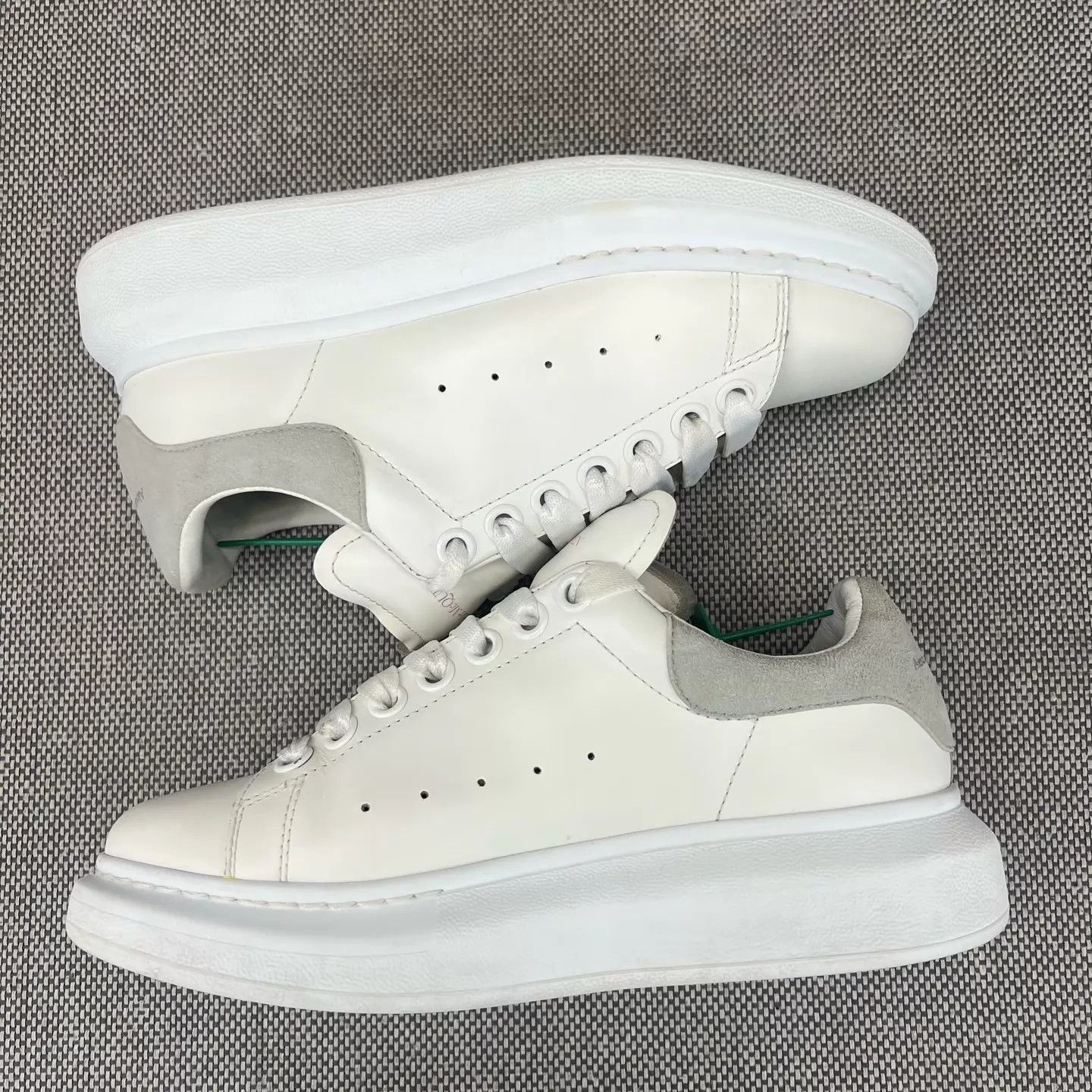 Alexander McQueen Alexander McQueen White/Gray Gray Tail Sneakers EUR 37 Size US 6.5 / IT 36.5 - 6 Thumbnail