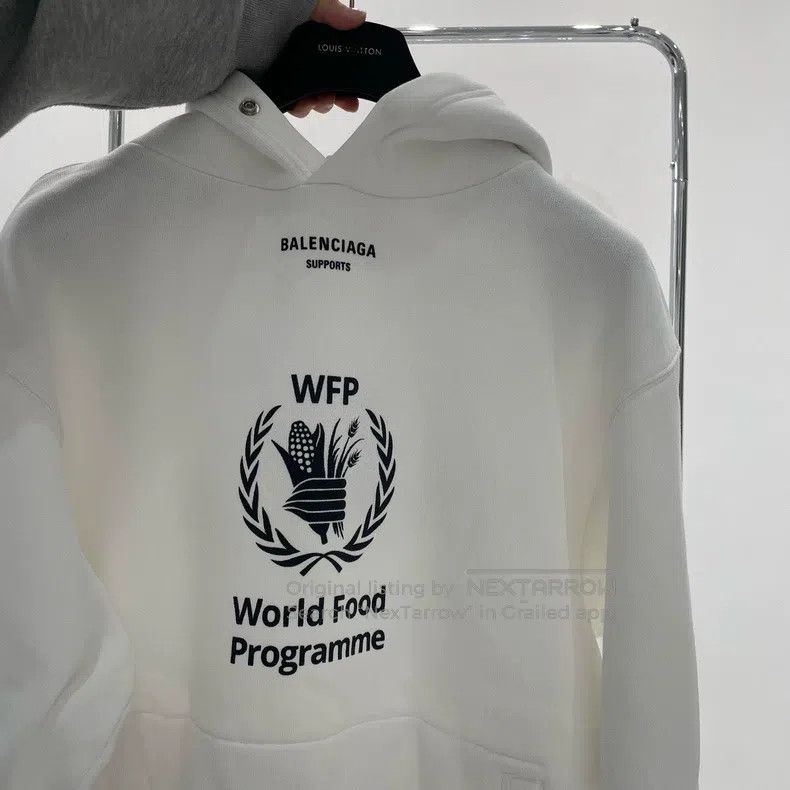 Balenciaga Balenciaga WFP logo white pullover sweatshirt Size US XS / EU 42 / 0 - 3 Thumbnail