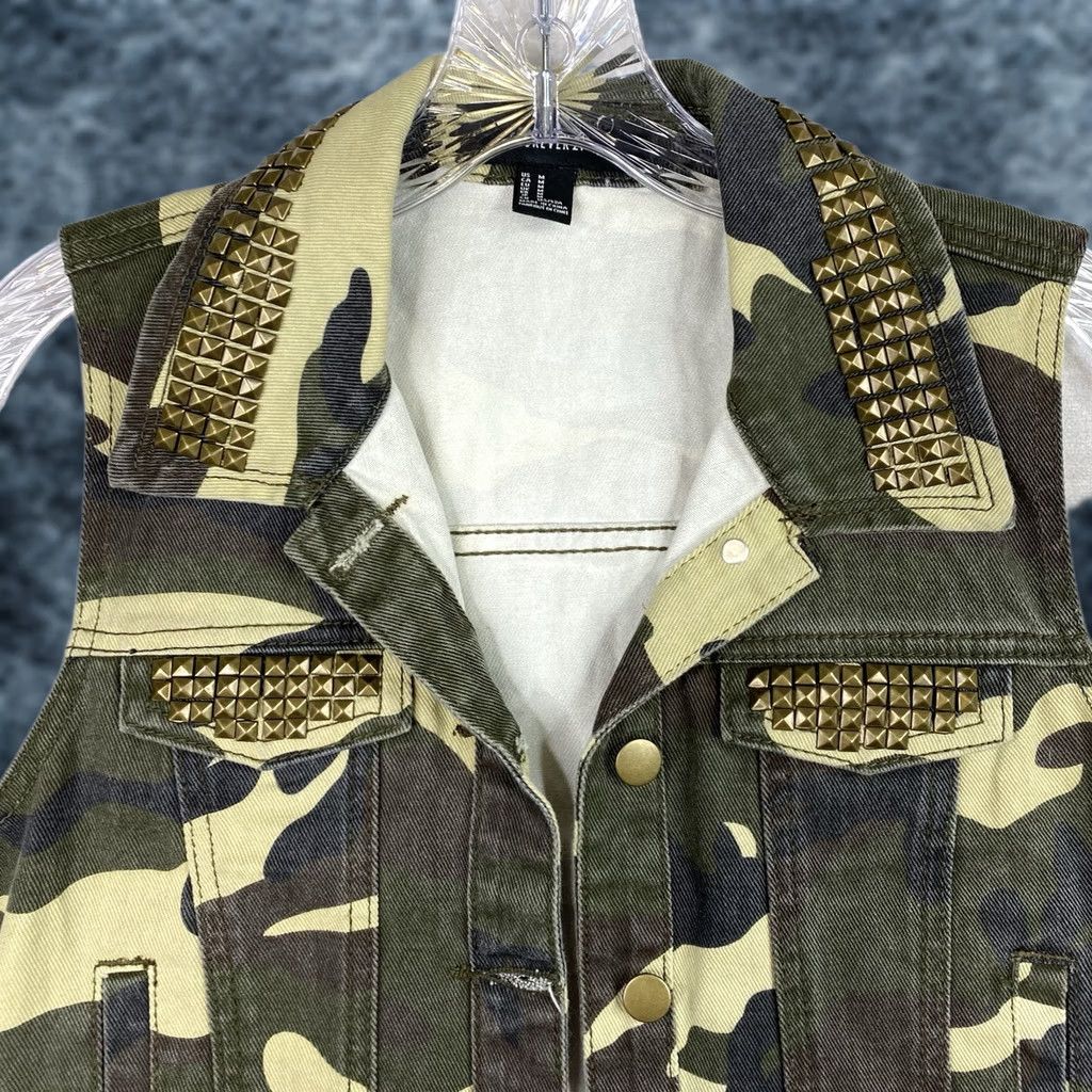 Forever 21 FOREVER 21 Vest Womens M Crop Camo Button Up Denim Punk Studded Jean Y2K 90s Size 32" / US 10 / IT 46 - 1 Thumbnail