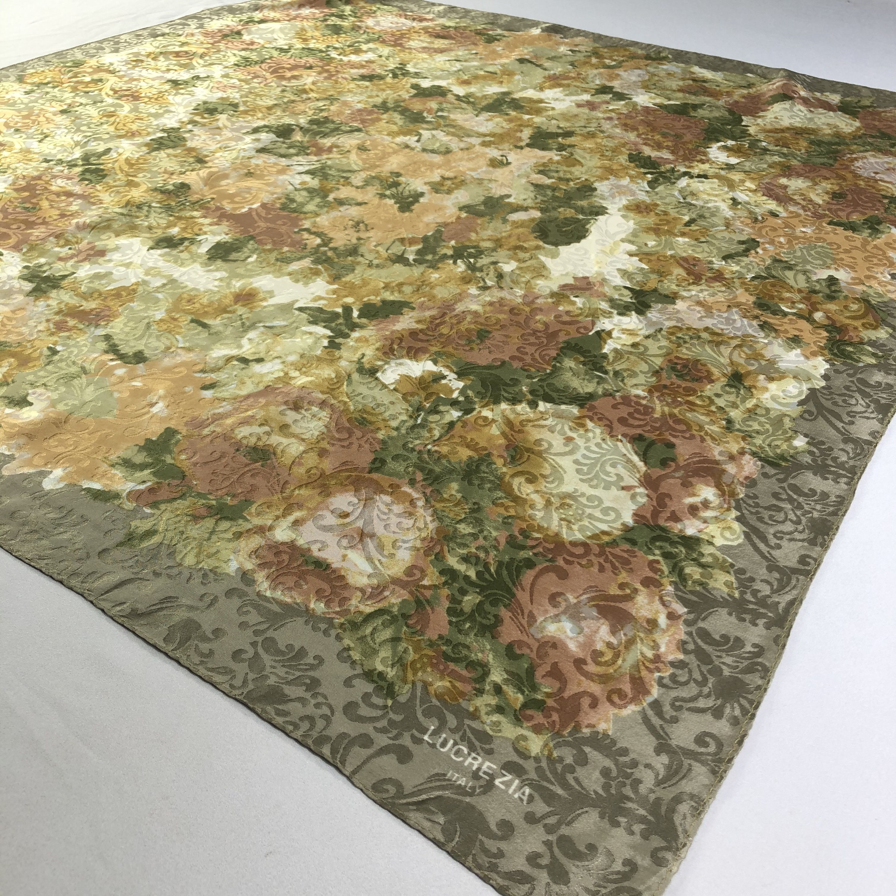 Vintage Vintage Lucrezia Silk Scarf Size ONE SIZE - 3 Thumbnail
