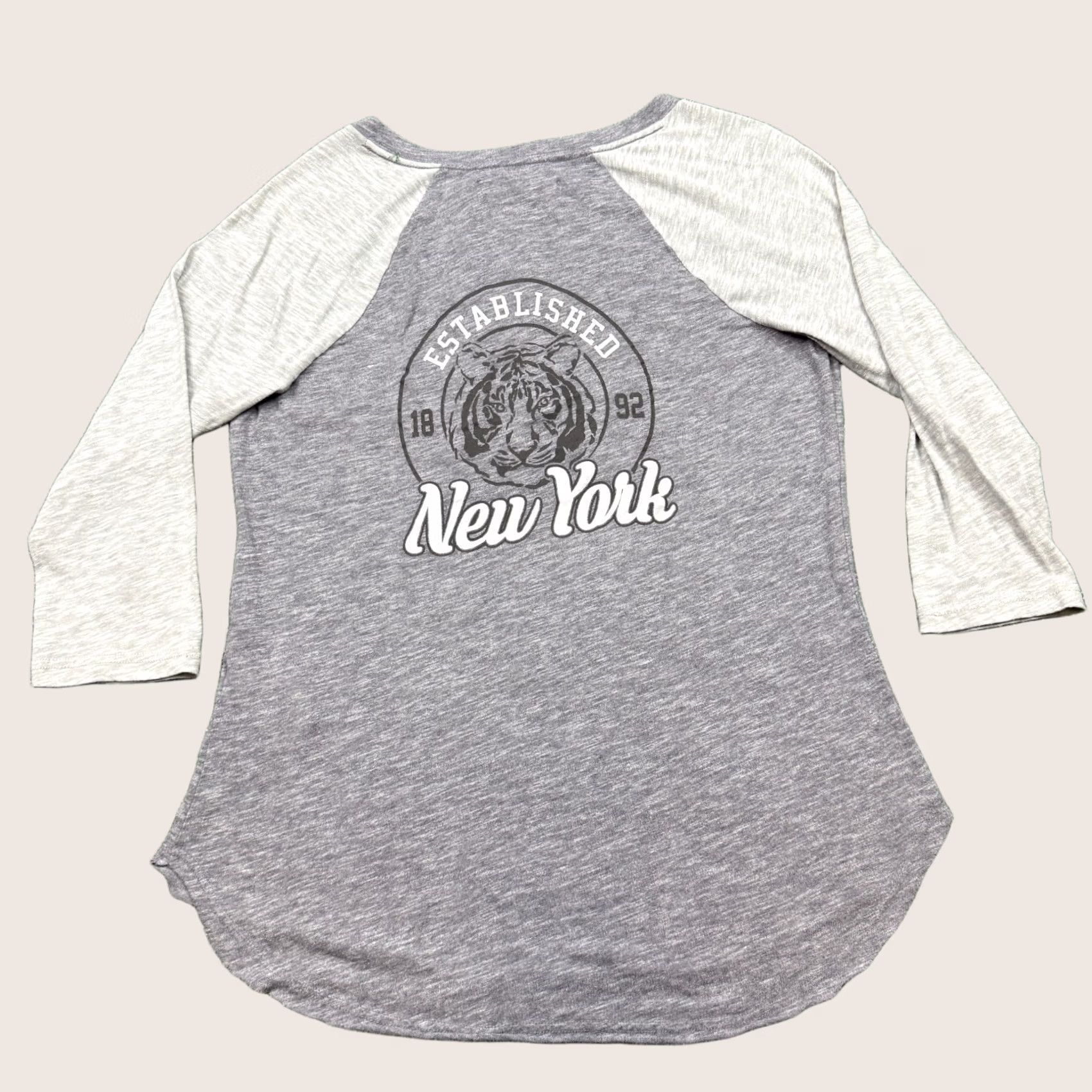Abercrombie & Fitch Abercrombie & Fitch Henley Raglan T Shirt Women's M Gray Casual Shirt Size M / US 6-8 / IT 42-44 - 1 Thumbnail