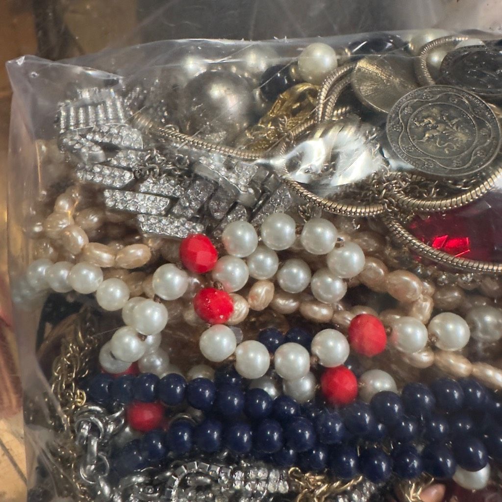 Vintage Bulk Necklaces Jewelry Lot Gallon Bag Mostly Necklaces Vinta Size ONE SIZE - 6 Thumbnail