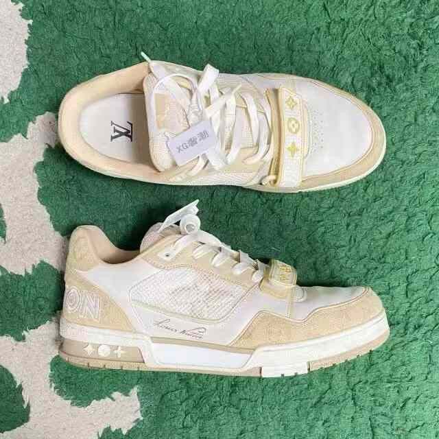 Louis Vuitton Louis Vuitton Trainer Men's Low-Top Sneakers Size US 9 / EU 42 - 1 Thumbnail