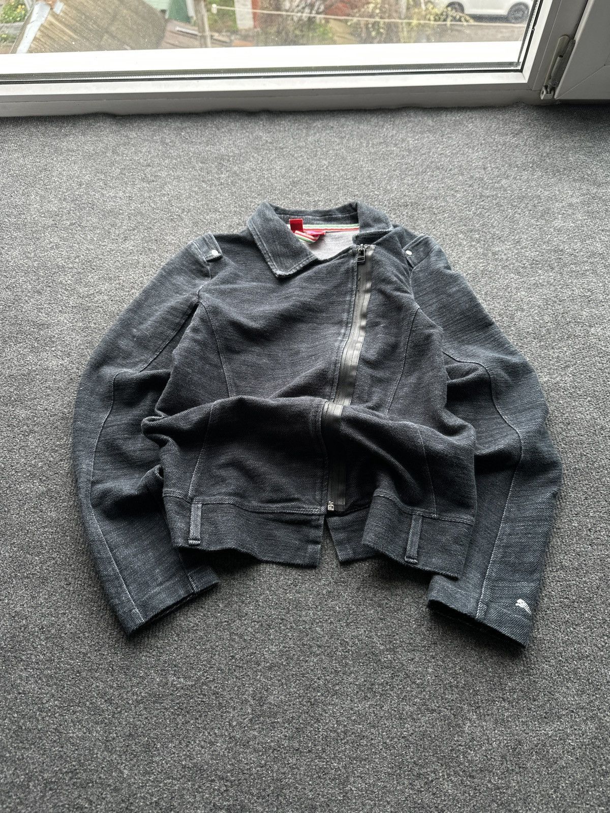 Ferrari × Puma 🚨Y2K Rare PUMA x FERRARI OFFICIAL Jacket LUXURY CAR Size S / US 4 / IT 40 - 2 Thumbnail