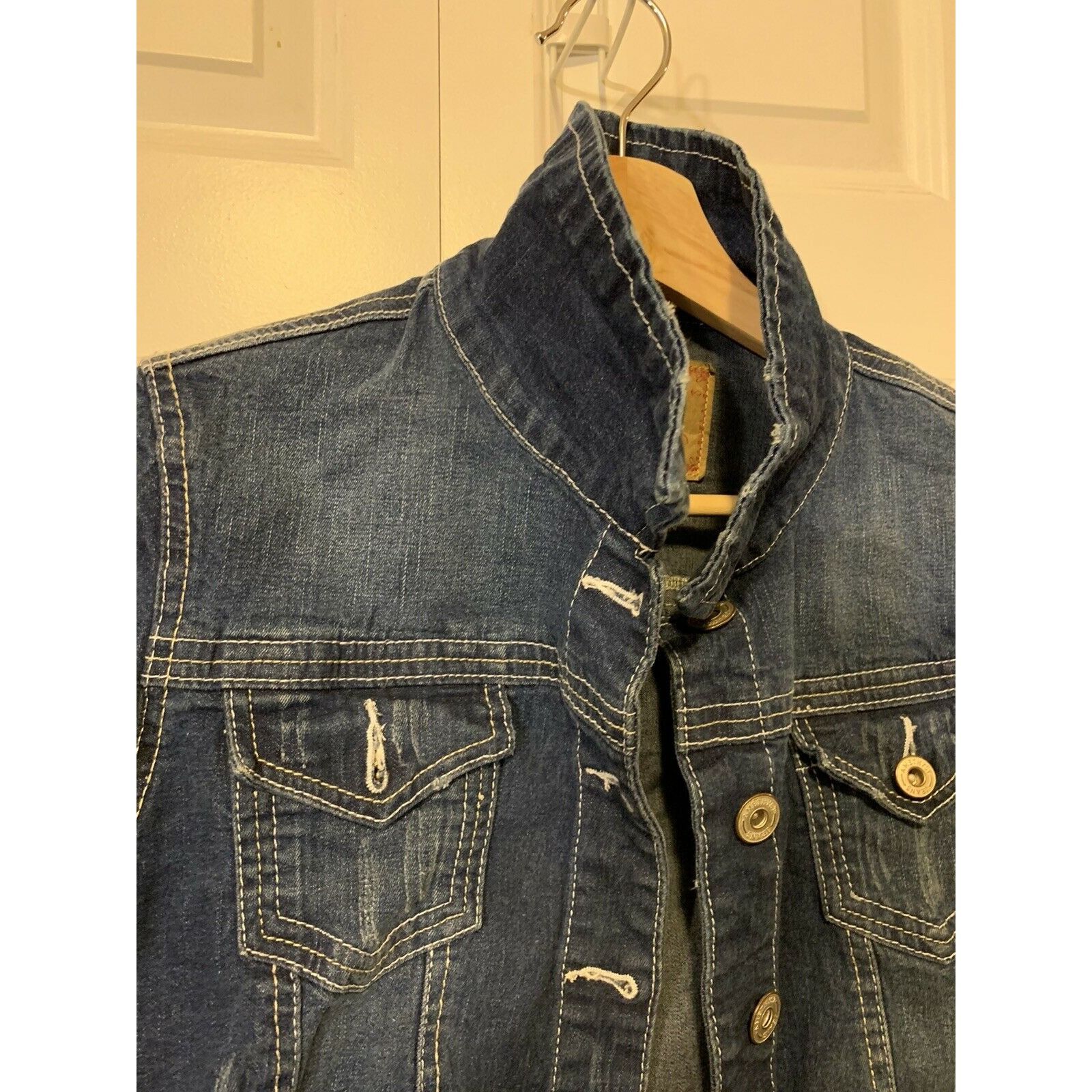 Other AMETHYST JEANS Blue Women Sz M Distressed Denim Jean Jacket Size M / US 6-8 / IT 42-44 - 7 Thumbnail