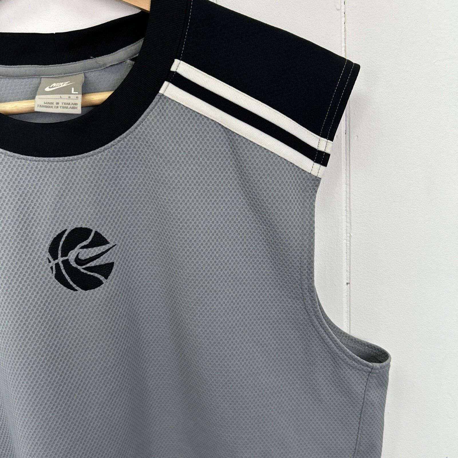 Nike Nike Vintage Embroidered Basketball Shirt Size Large Size US L / EU 52-54 / 3 - 5 Thumbnail