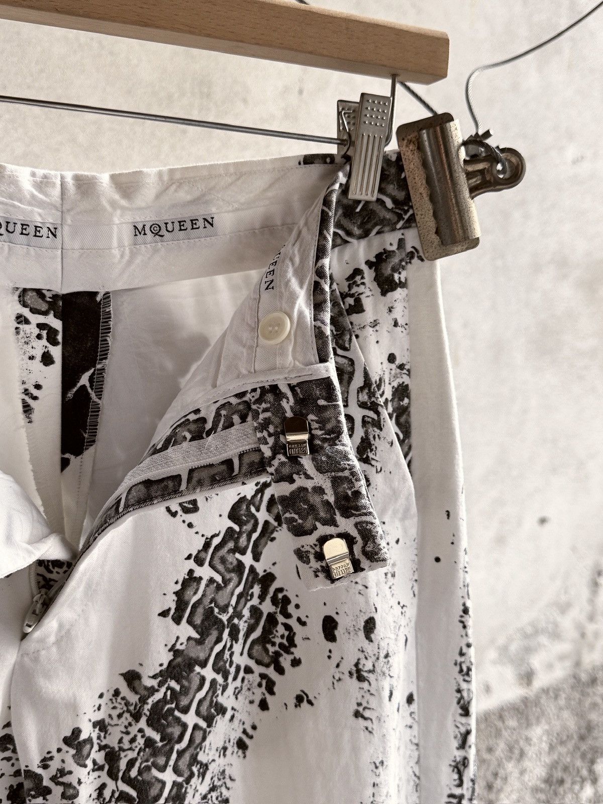 Alexander McQueen Alexander McQueen Tire Tracks Herringbone Pants Size US 30 / EU 46 - 11 Thumbnail