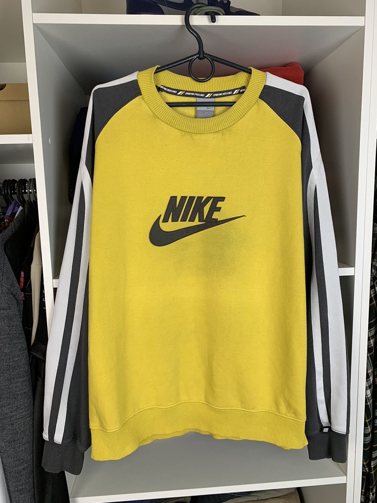 Vintage Vintage Nike Big Logo Sweatshirt Size US L / EU 52-54 / 3 - 2 Thumbnail