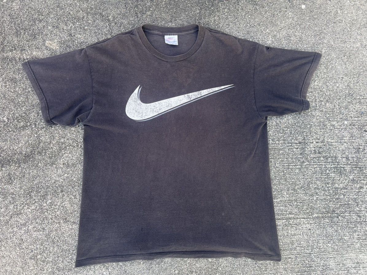 Nike Vintage 90s Nike Distressed Sun Faded Black Swoosh t shirt Size US L / EU 52-54 / 3 - 1 Thumbnail