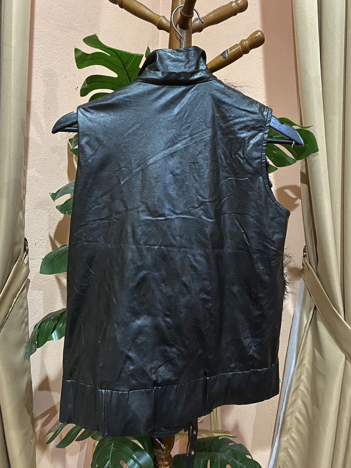 Japanese Brand WELL Black Leather Vest with Fur Trim and Buckle Straps Size US M / EU 48-50 / 2 - 6 Thumbnail