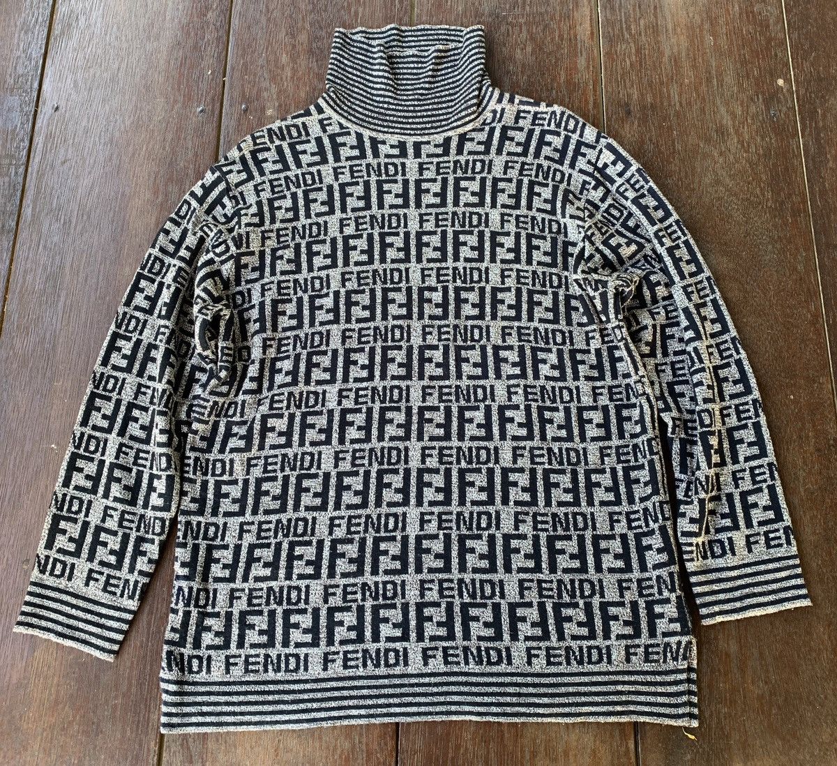 Fendi Vintage Fendi turtle neck Size M / US 6-8 / IT 42-44 - 1 Thumbnail