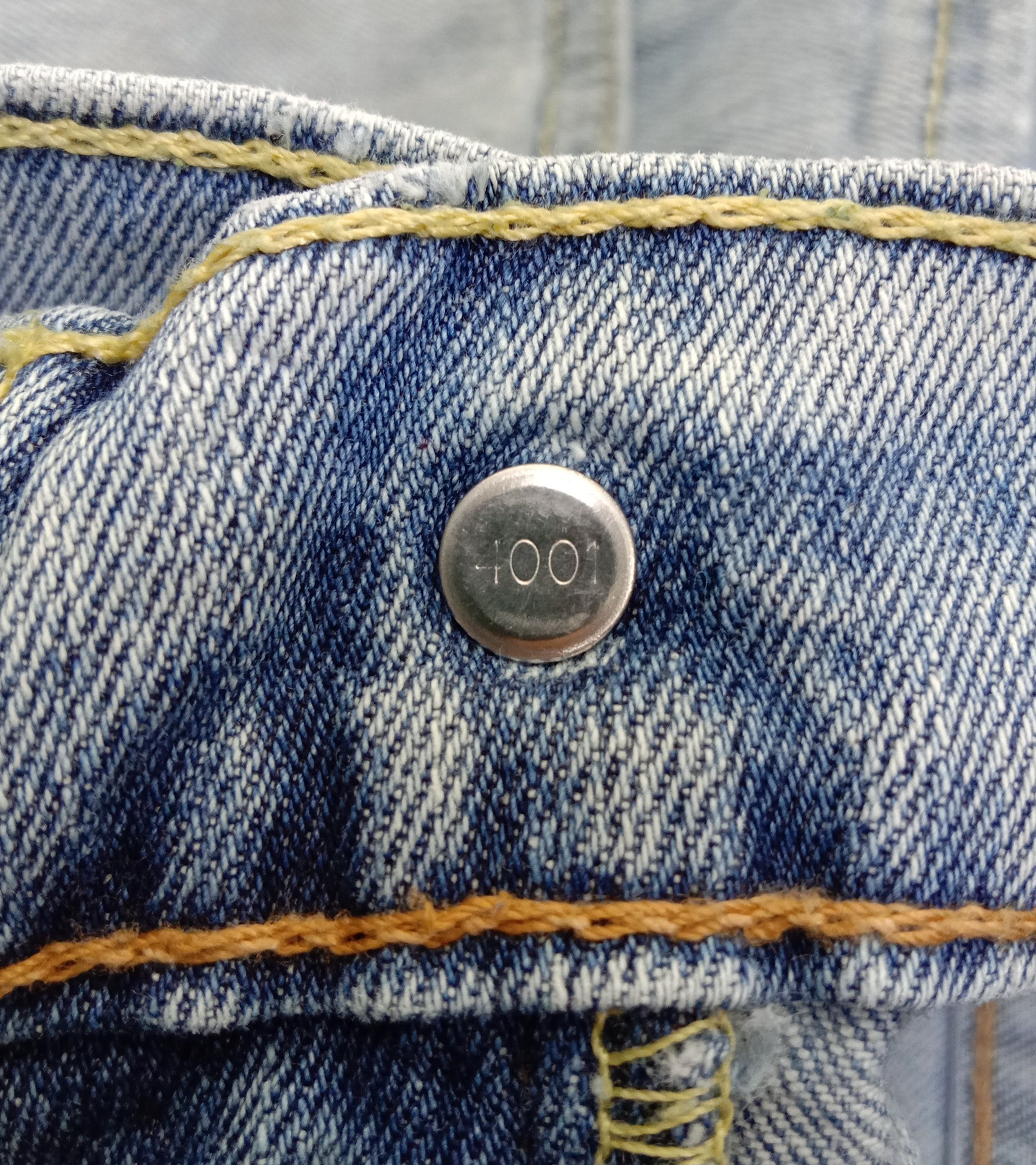 Levi's Vintage Levi's 505 Jeans Light Wash Denim Size US 33 - 10 Thumbnail