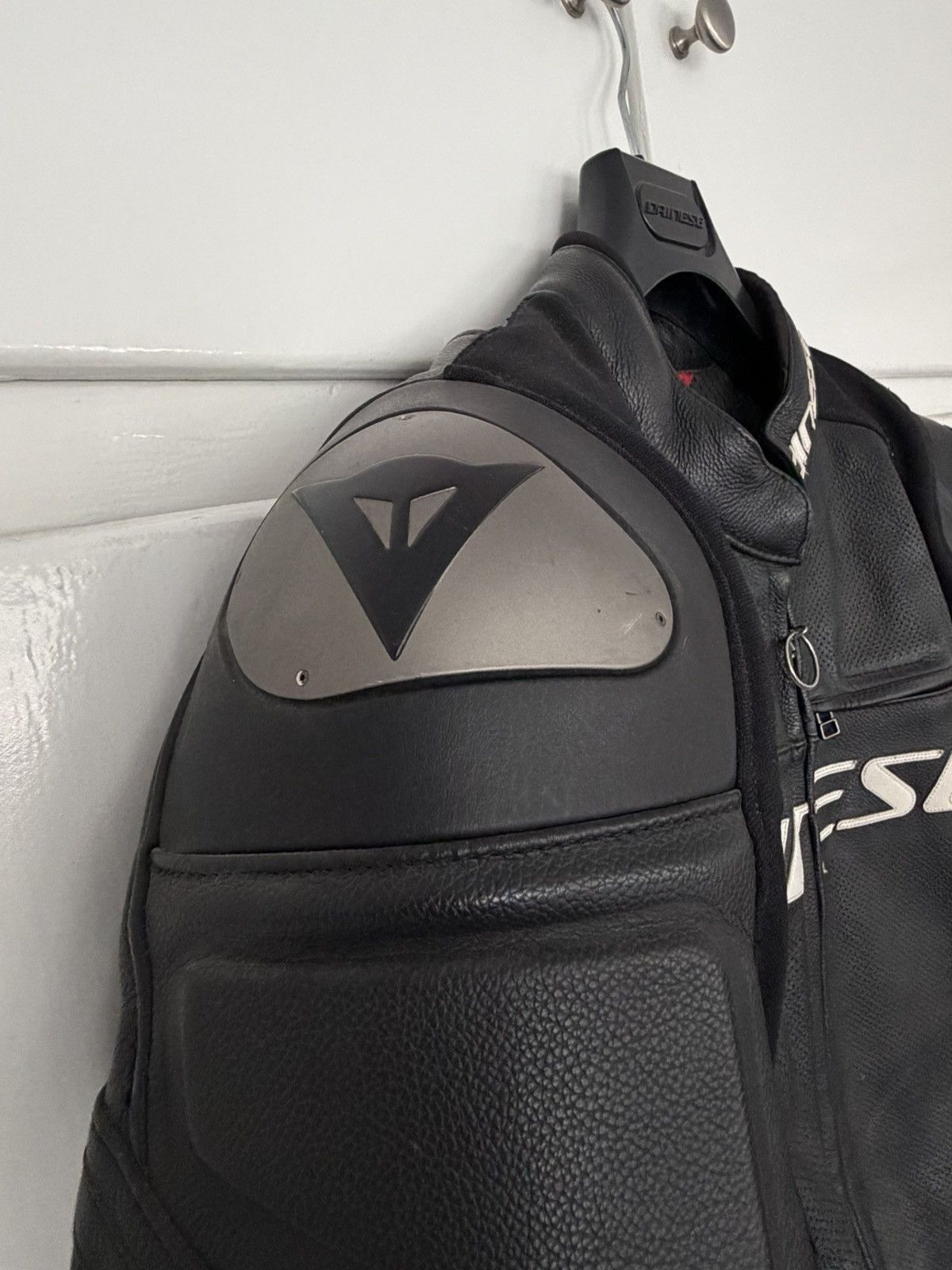 Dainese DAINESE RACING 3 D AIR MENS LEATHER SPORTS MOTORCYCLE JACKET Size US L / EU 52-54 / 3 - 11 Thumbnail