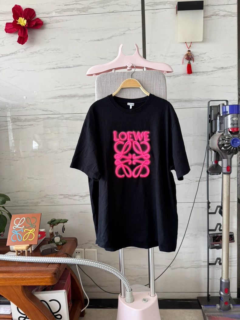 Loewe Loewe Neon pink short sleeve Size S / US 4 / IT 40 - 1 Thumbnail